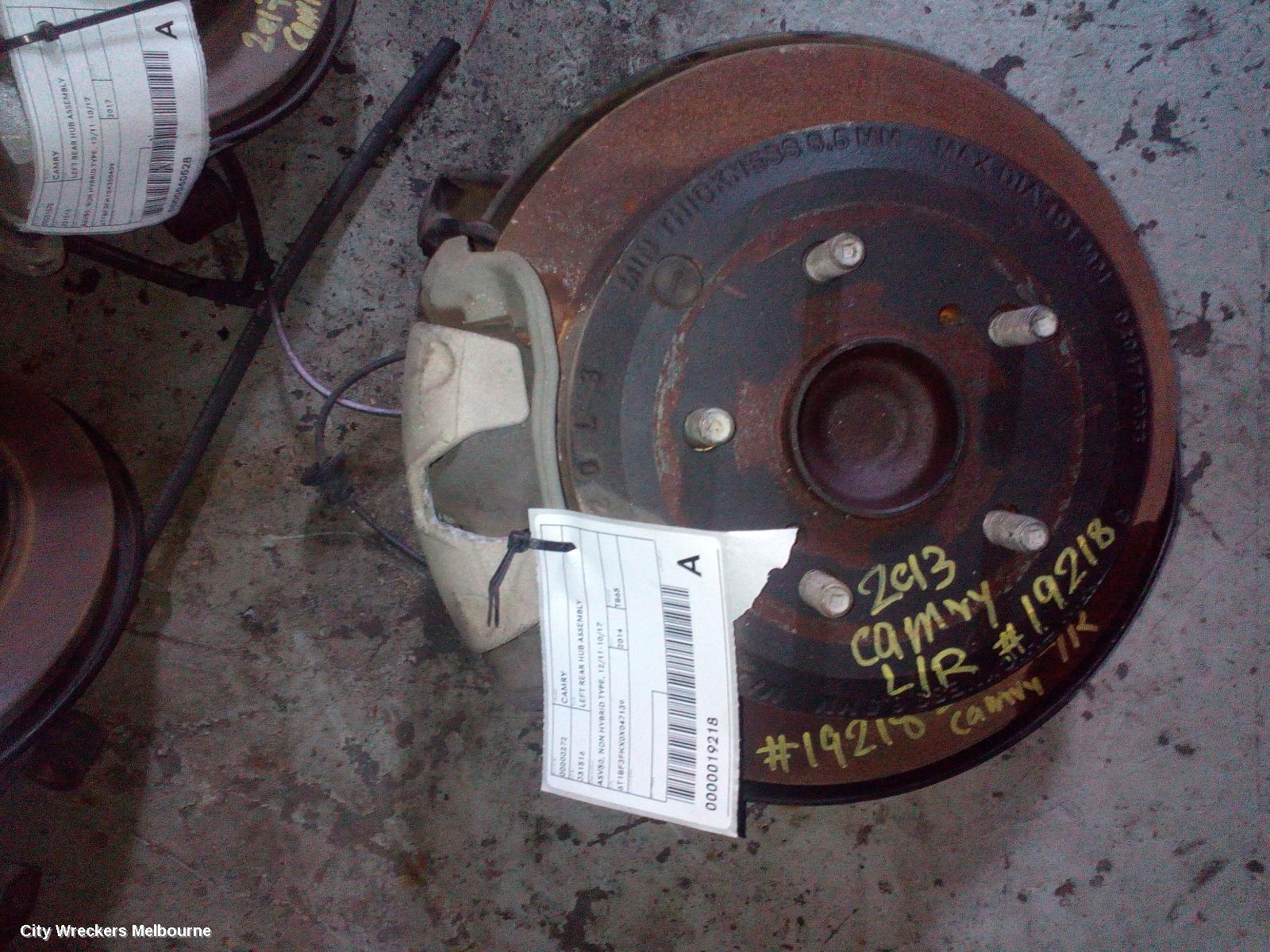 TOYOTA CAMRY LEFT REAR HUB ASSEMBLY, ASV50, NON HYBRID TYPE, 12/2011 - 10/2017