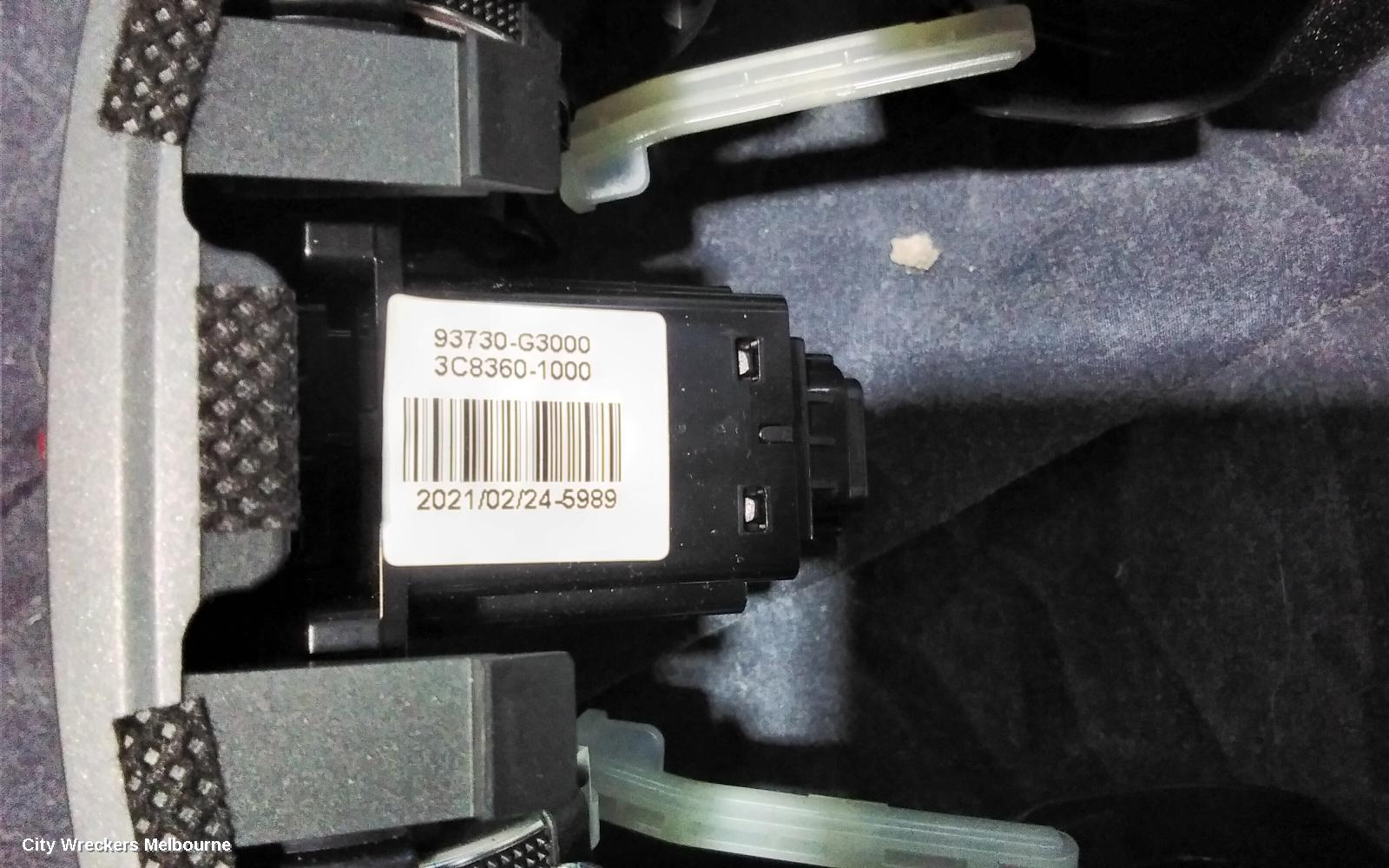 HYUNDAI I30, PD, HATCH, 03/2017 ONWARDS, CENTER AIRVENT: 100375