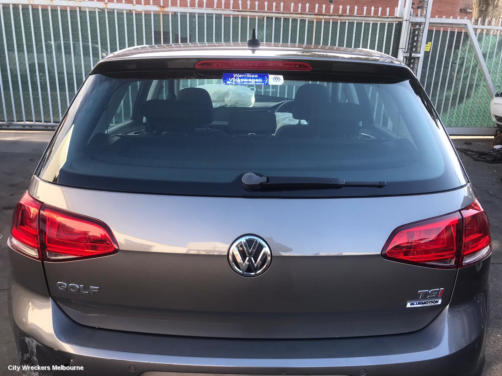 VOLKSWAGEN GOLF SPEEDOMETER