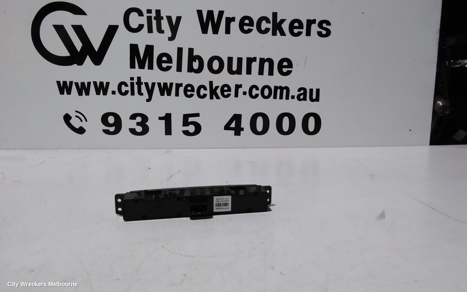 HYUNDAI I30, PD, HATCH, 03/2017 ONWARDS, LOCK SWITCH IN THE CENTER: 100582