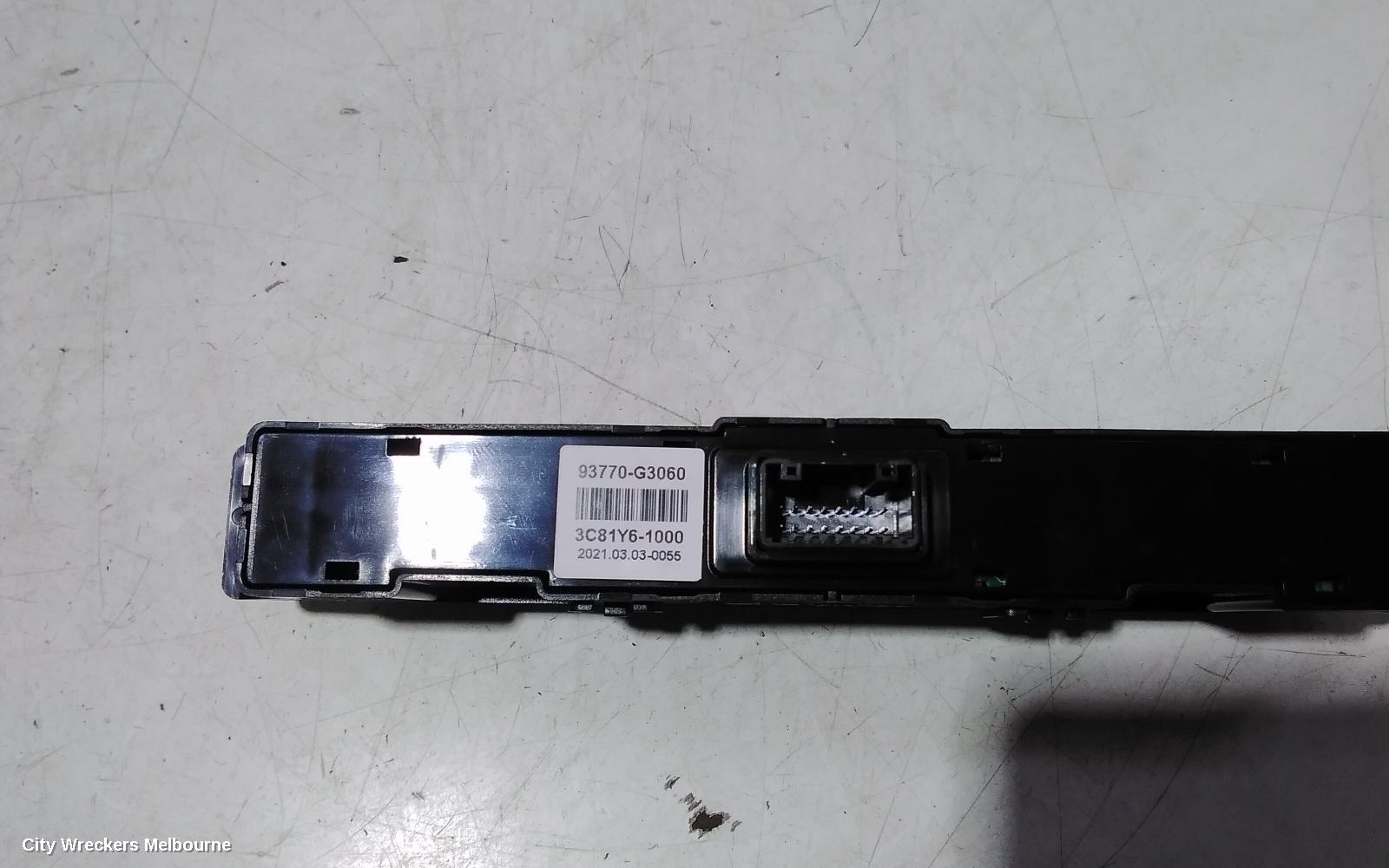 HYUNDAI I30, PD, HATCH, 03/2017 ONWARDS, LOCK SWITCH IN THE CENTER: 100582