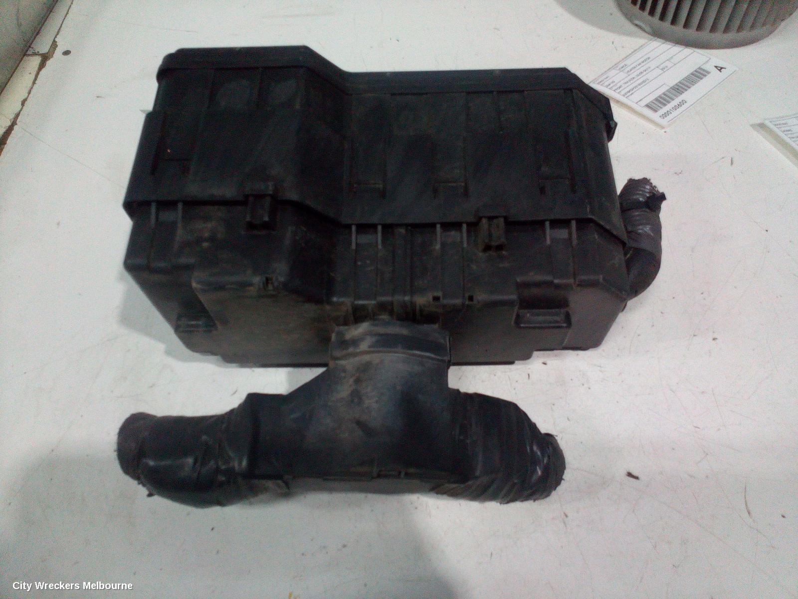 TOYOTA HIACE FUSE BOX, ENGINE BAY, DIESEL, KDH, 09/2006 - 04/2019