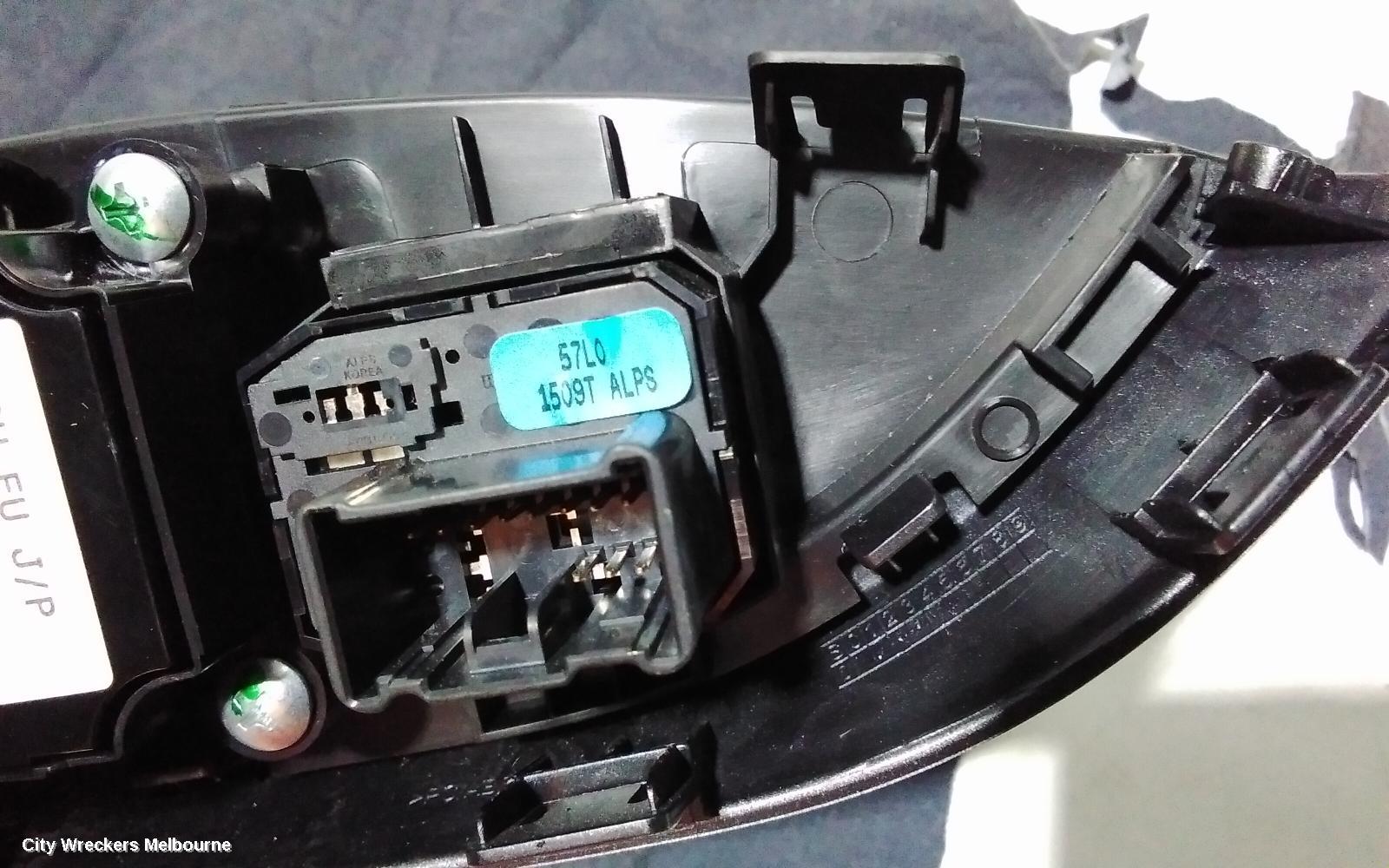 SUZUKI VITARA PWR DR WIND SWITCH, RH FRONT (MASTER SWITCH), MANUAL FOLD, VITARA, LY (VIN TSM), 06/2015 ONWARDS