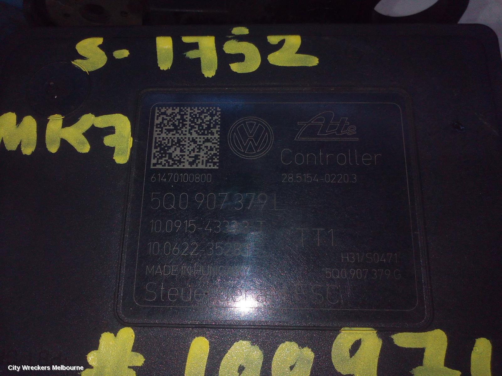 VOLKSWAGEN GOLF ABS PUMP/MODULATOR, GEN 7, ON MOTOR P/N 5Q0907379AA, 01/2013 - 08/2020
