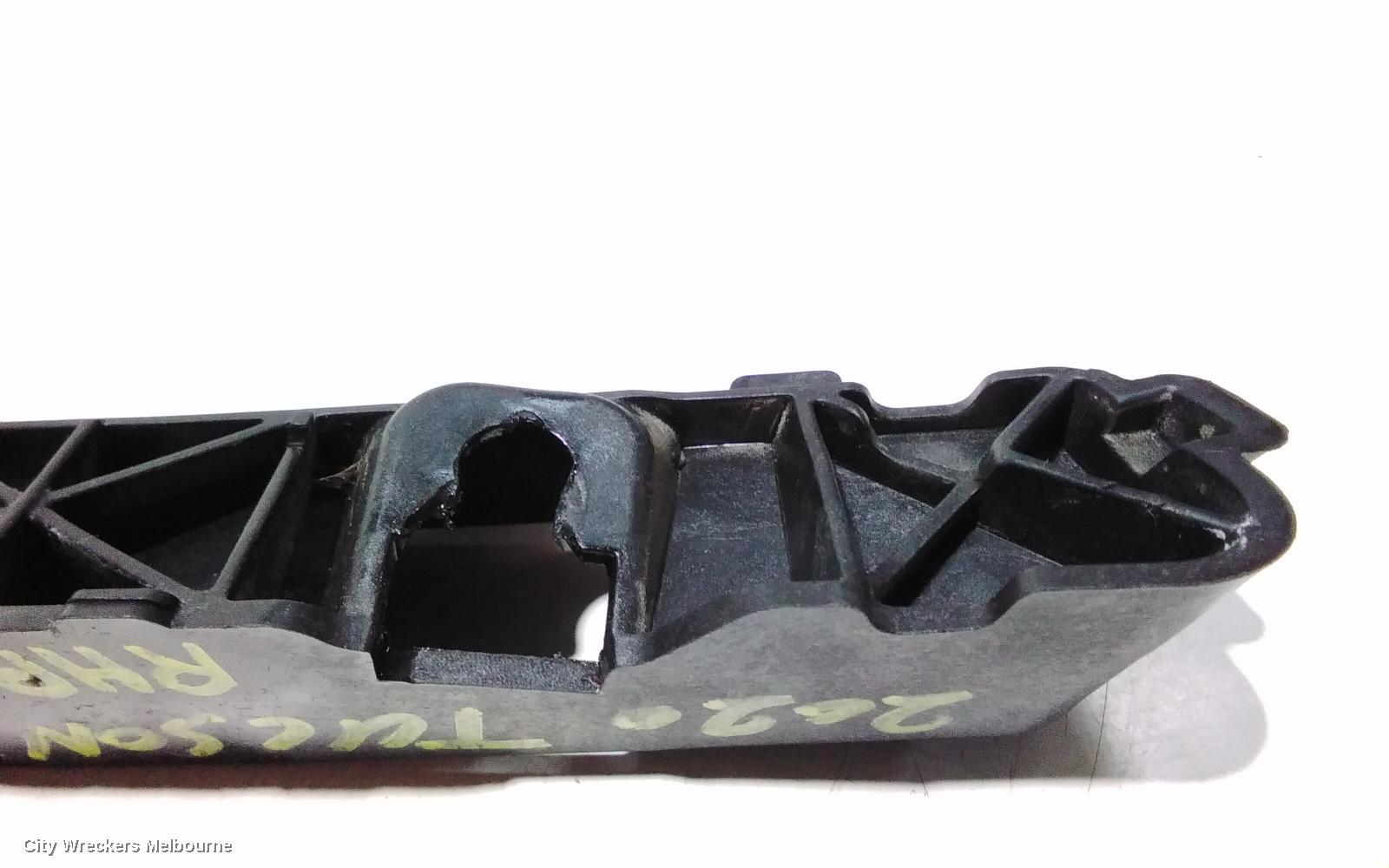 HYUNDAI TUCSON, TL, 06/2015 - 01/2021, RHR BAR BRAKET: 101051