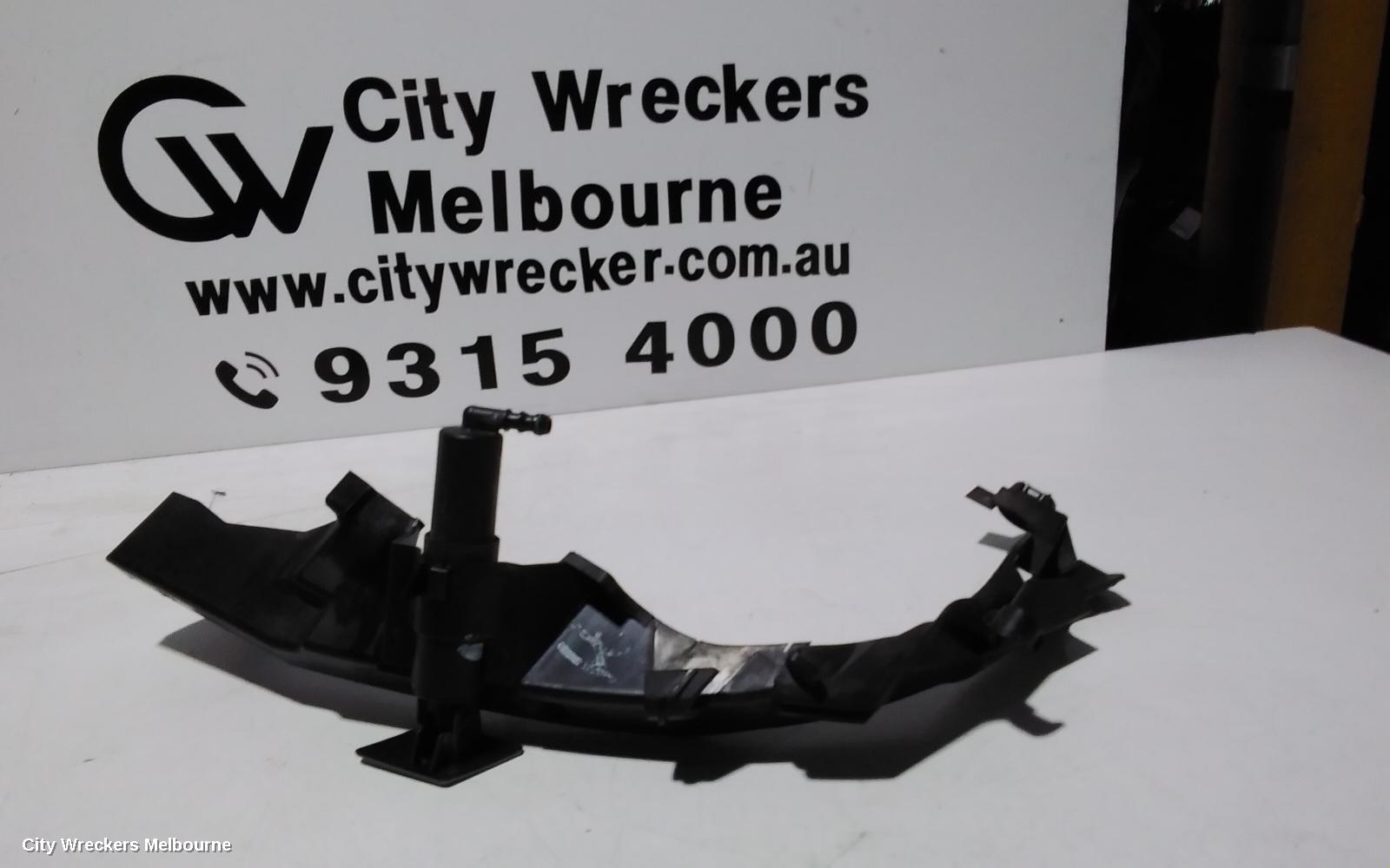 BMW 3 SERIES, E90, 03/2005 - 12/2013, RH HEAD LIGHT BRAKET WITH WASHER JET: 101127