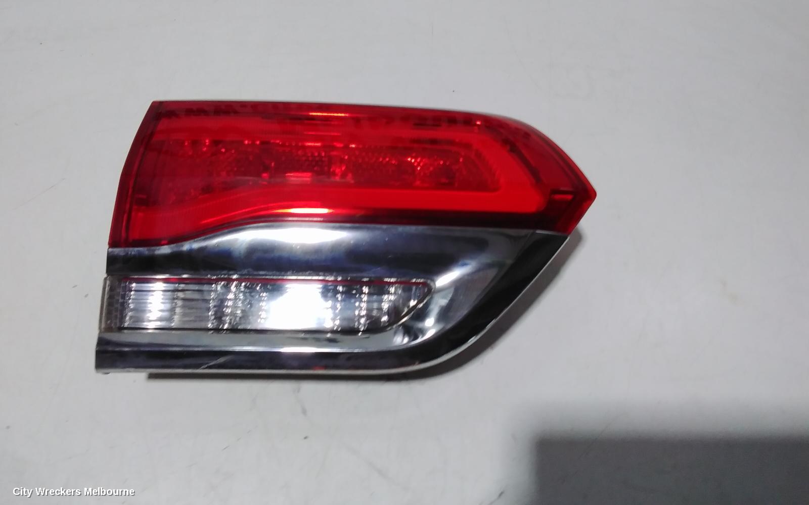 JEEP GRANDCHEROKEE REAR GARNISH, TAILGATE LAMP (LH SIDE), WK, LAREDO/OVERLAND/SUMMIT/LIMITED, CHROME BEZEL, 04/2013 - 02/2022