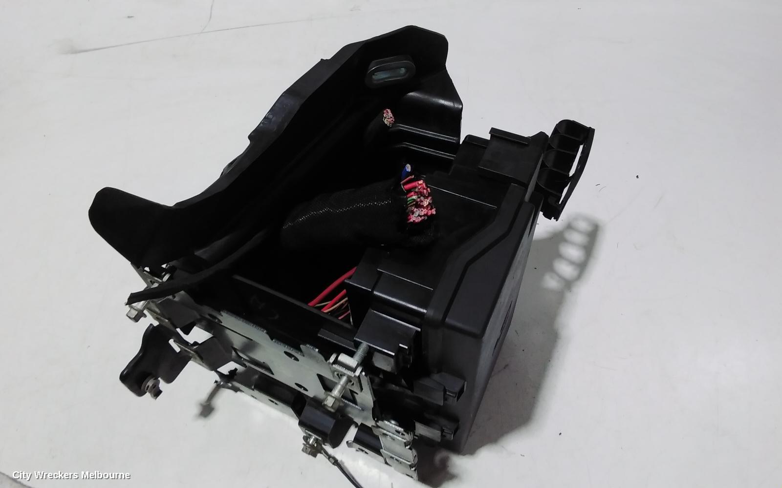 JEEP GRANDCHEROKEE FUSE BOX, ENGINE BAY, PETROL, WK, 10/2010 - 02/2022