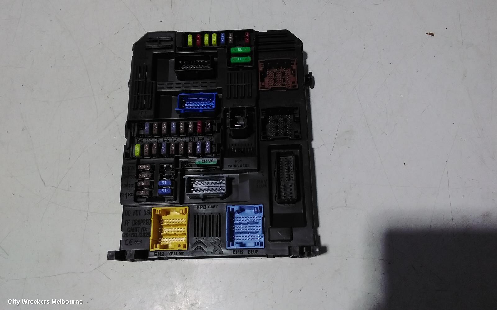 PEUGEOT 308 FUSE BOX, T9, 10/2014 - 05/2021