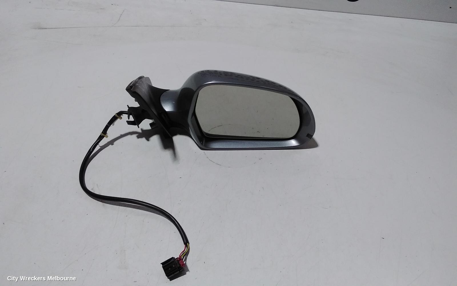 AUDI A4 RIGHT DOOR MIRROR, B8 8K, A4, MANUAL FOLD, NO LANE CHANGE ASSIST TYPE, 1 PLUG (6 WIRE), 02/2008 - 05/2009