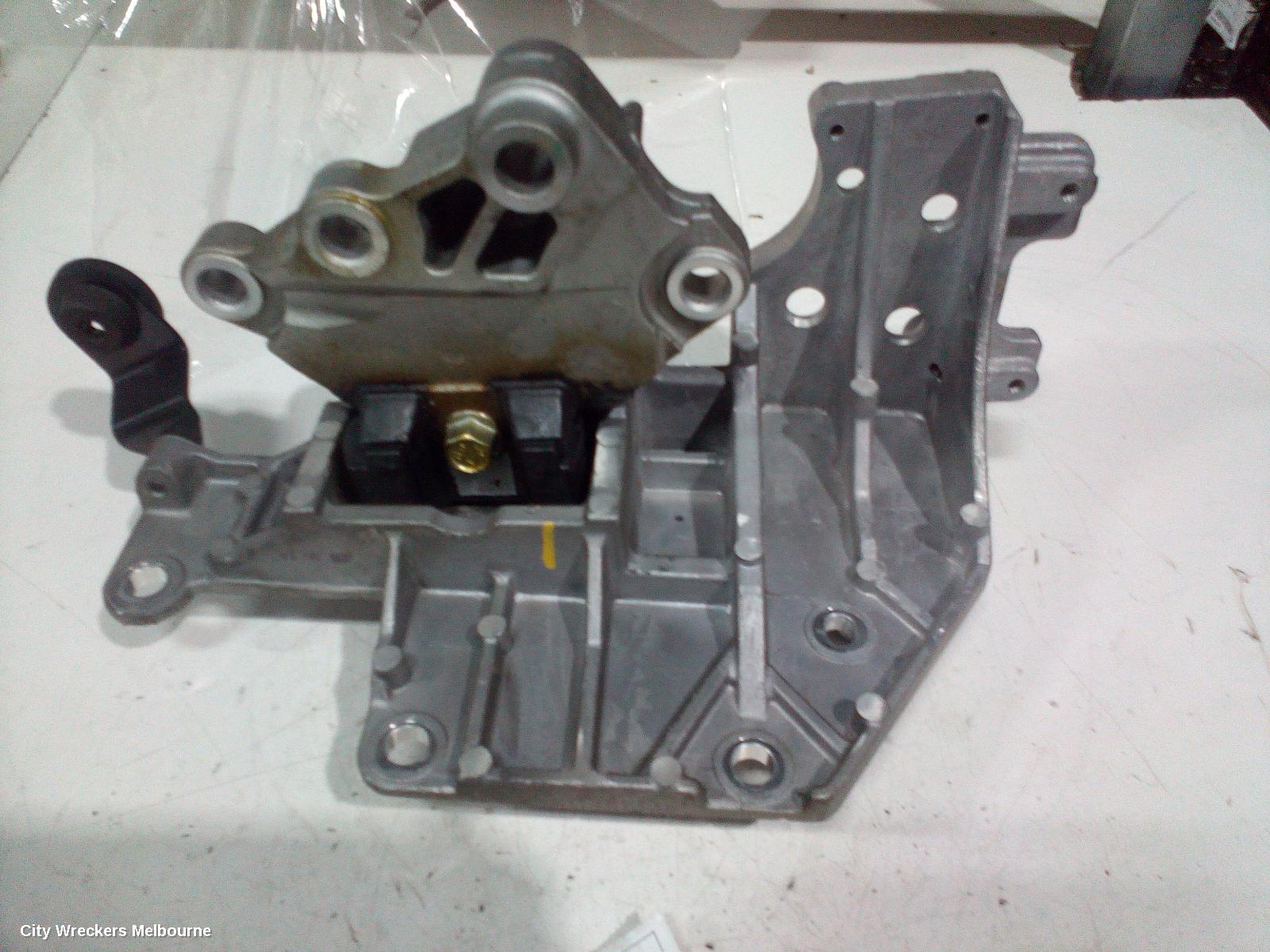 RENAULT KALEOS MOUNT, XZG, 05/2016 ONWARDS