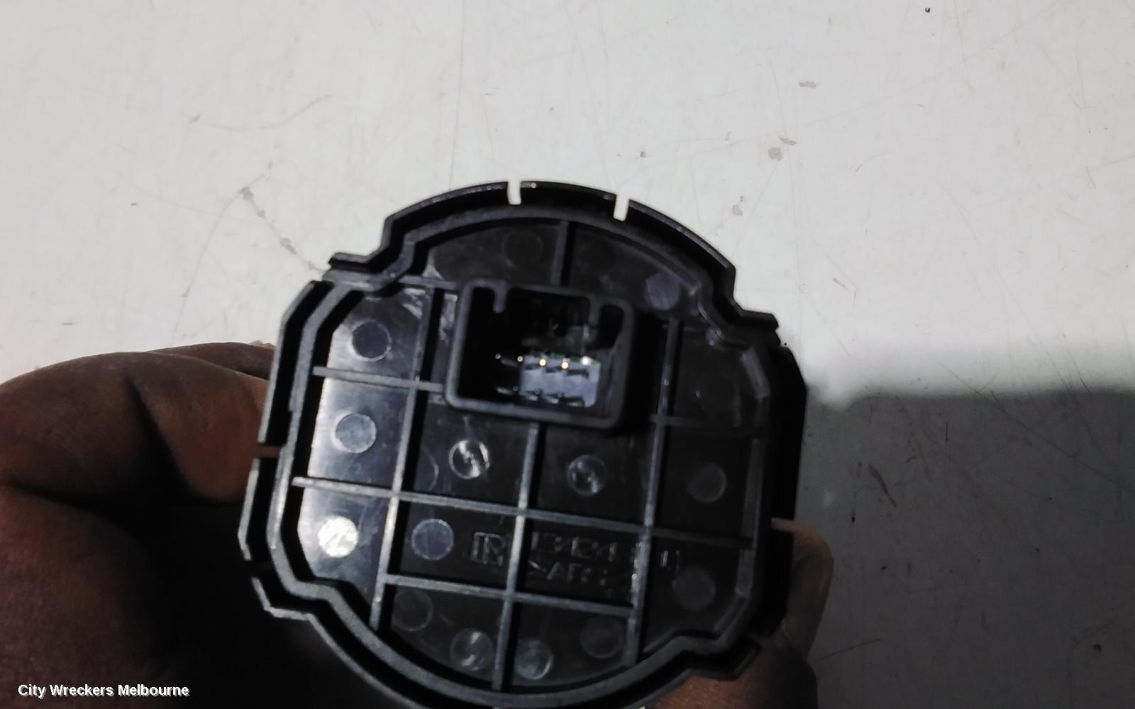 MITSUBISHI TRITON, 4WD SWITCH, EASY SELECT, MQ-MR, 03/2015 - 10/2023, 4WD SWITCH: 101389