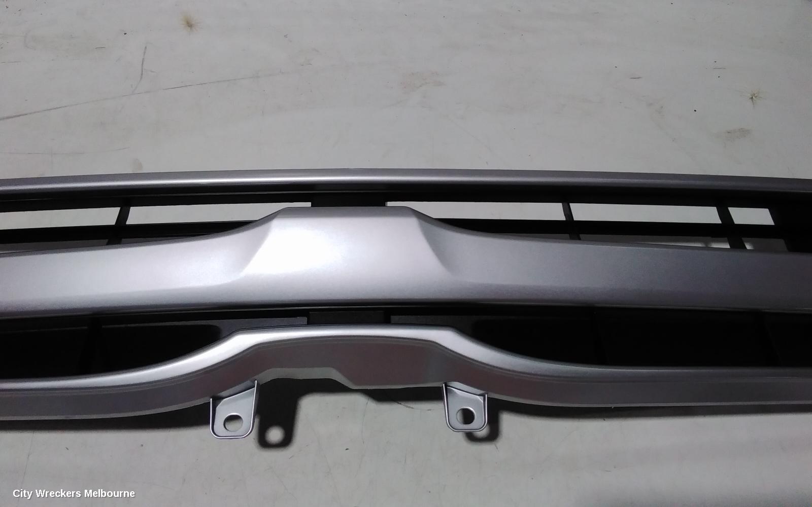TOYOTA HIACE GRILLE, BUMPER GRILLE (CENTRE), TRH/KDH, LWB/SWB, 08/2010 - 01/2014