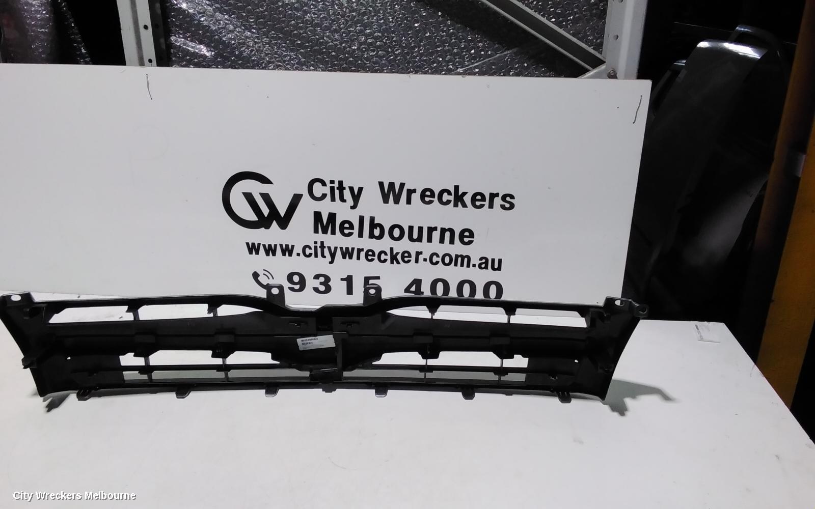 TOYOTA HIACE GRILLE, BUMPER GRILLE (CENTRE), TRH/KDH, LWB/SWB, 08/2010 - 01/2014