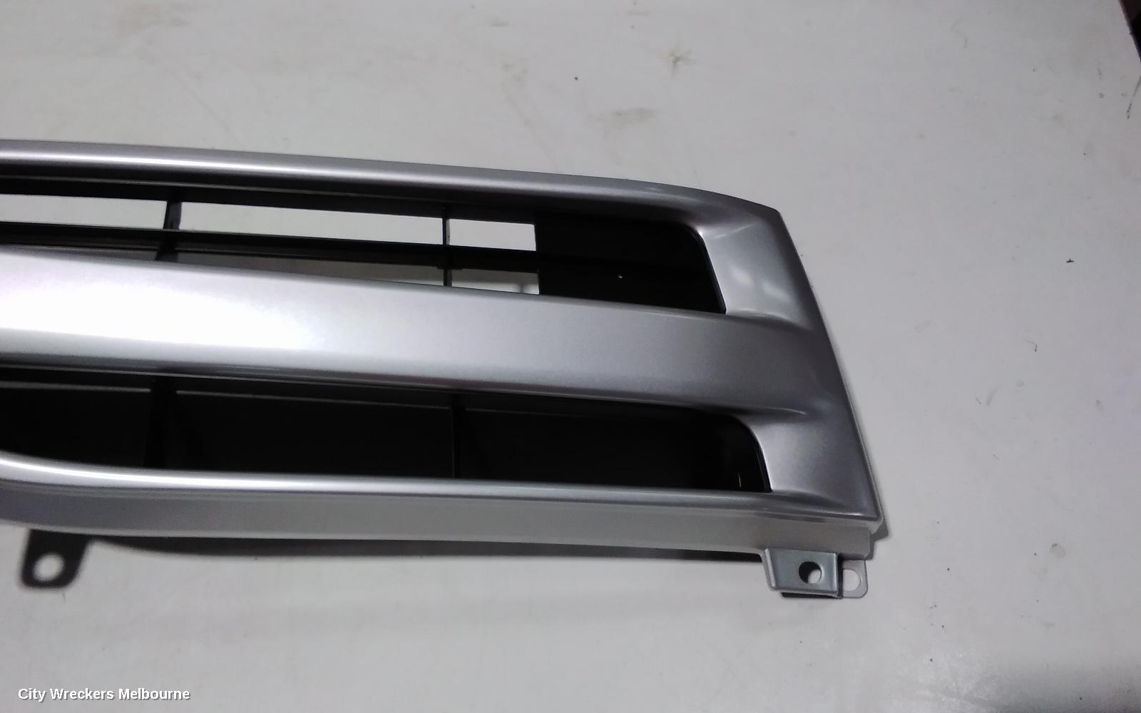 TOYOTA HIACE GRILLE, BUMPER GRILLE (CENTRE), TRH/KDH, LWB/SWB, 08/2010 - 01/2014