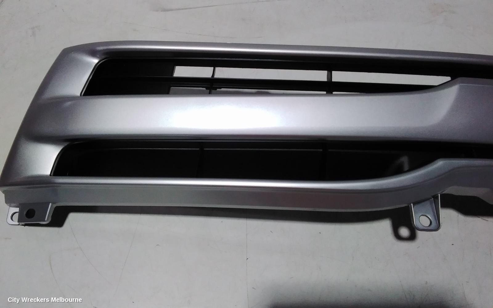 TOYOTA HIACE GRILLE, BUMPER GRILLE (CENTRE), TRH/KDH, LWB/SWB, 08/2010 - 01/2014