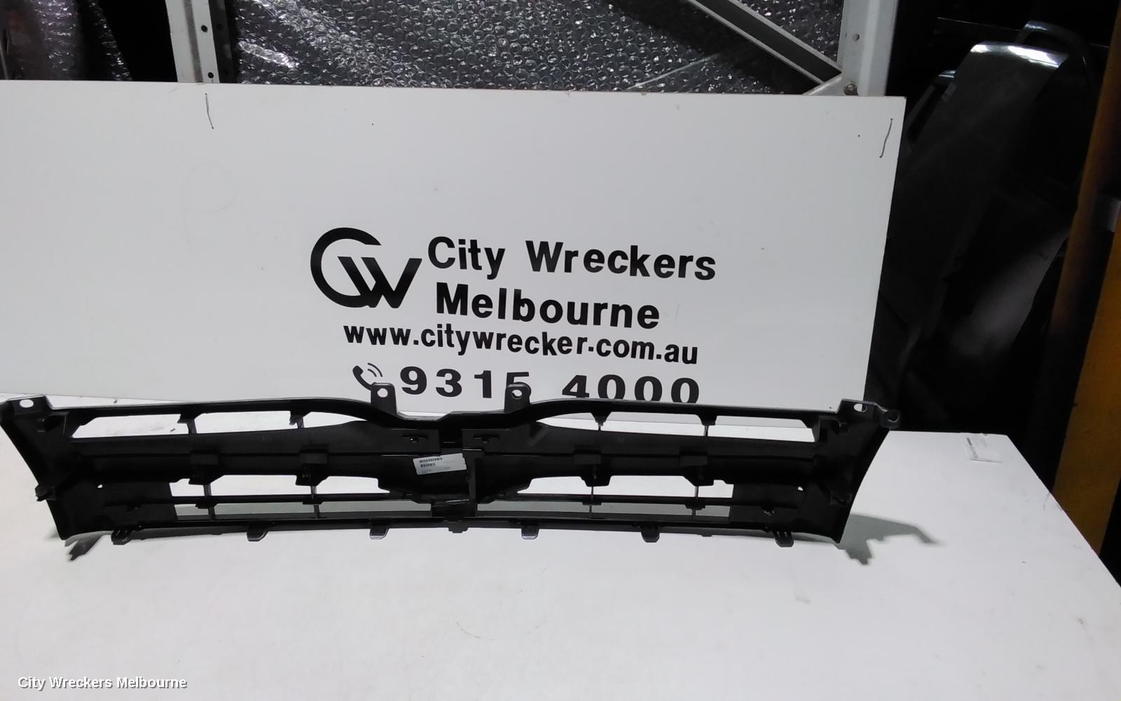 TOYOTA HIACE GRILLE, BUMPER GRILLE (CENTRE), TRH/KDH, LWB/SWB, 08/2010 - 01/2014