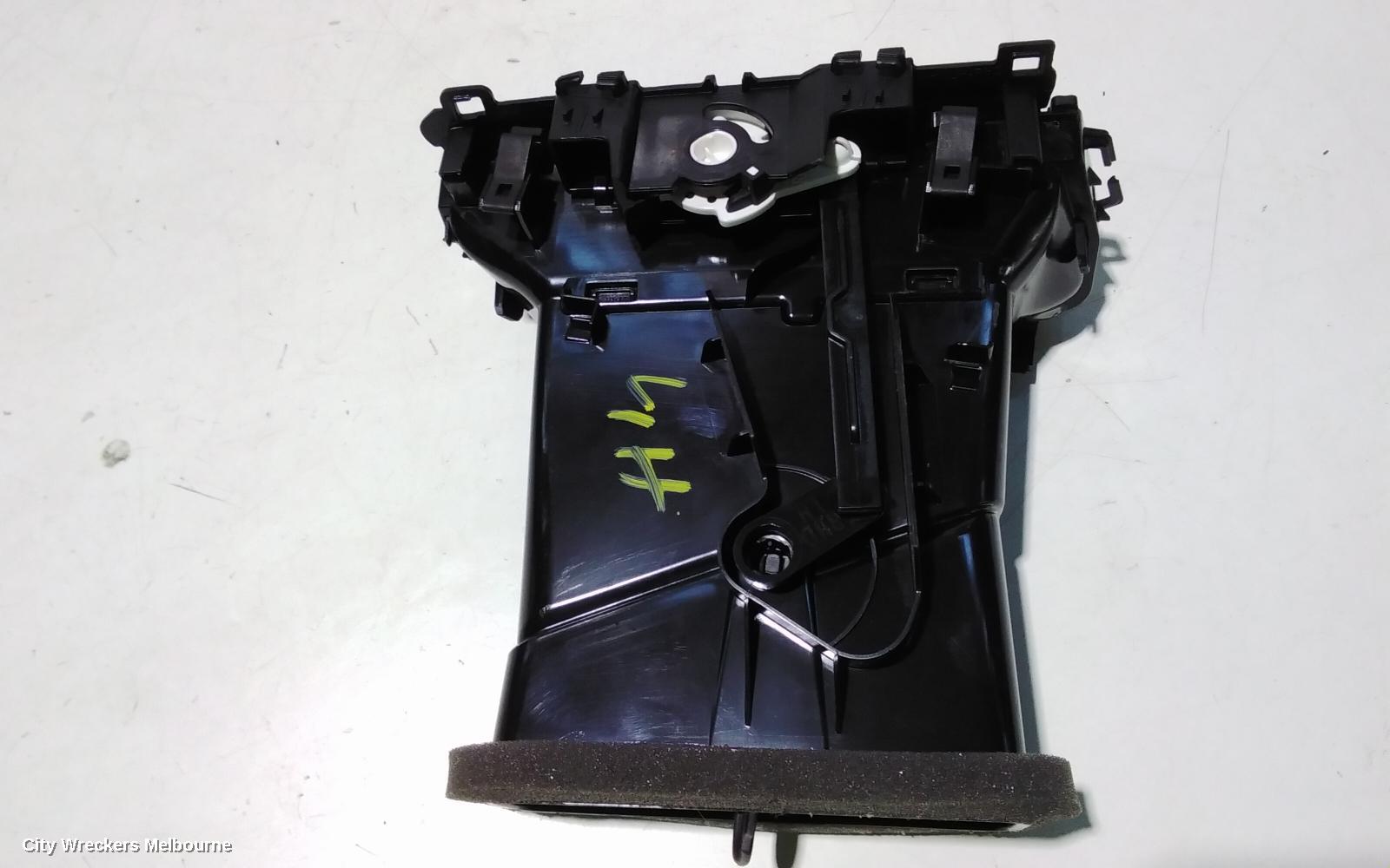 VOLKSWAGEN T-ROC, A1, 03/2020 - 12/2025, CENTER AIRVENT: 101439