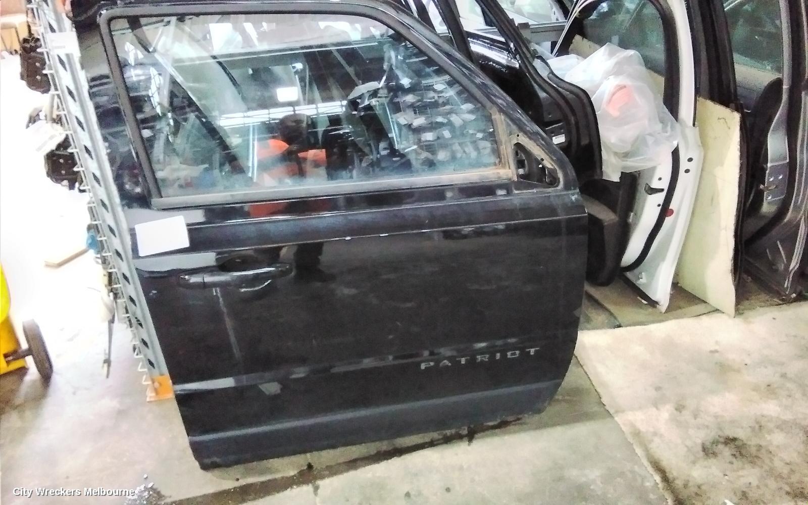 JEEP PATRIOT RIGHT FRONT DOOR, MK, LOWER MOULD CLIP IN TYPE, 09/2009 - 12/2016