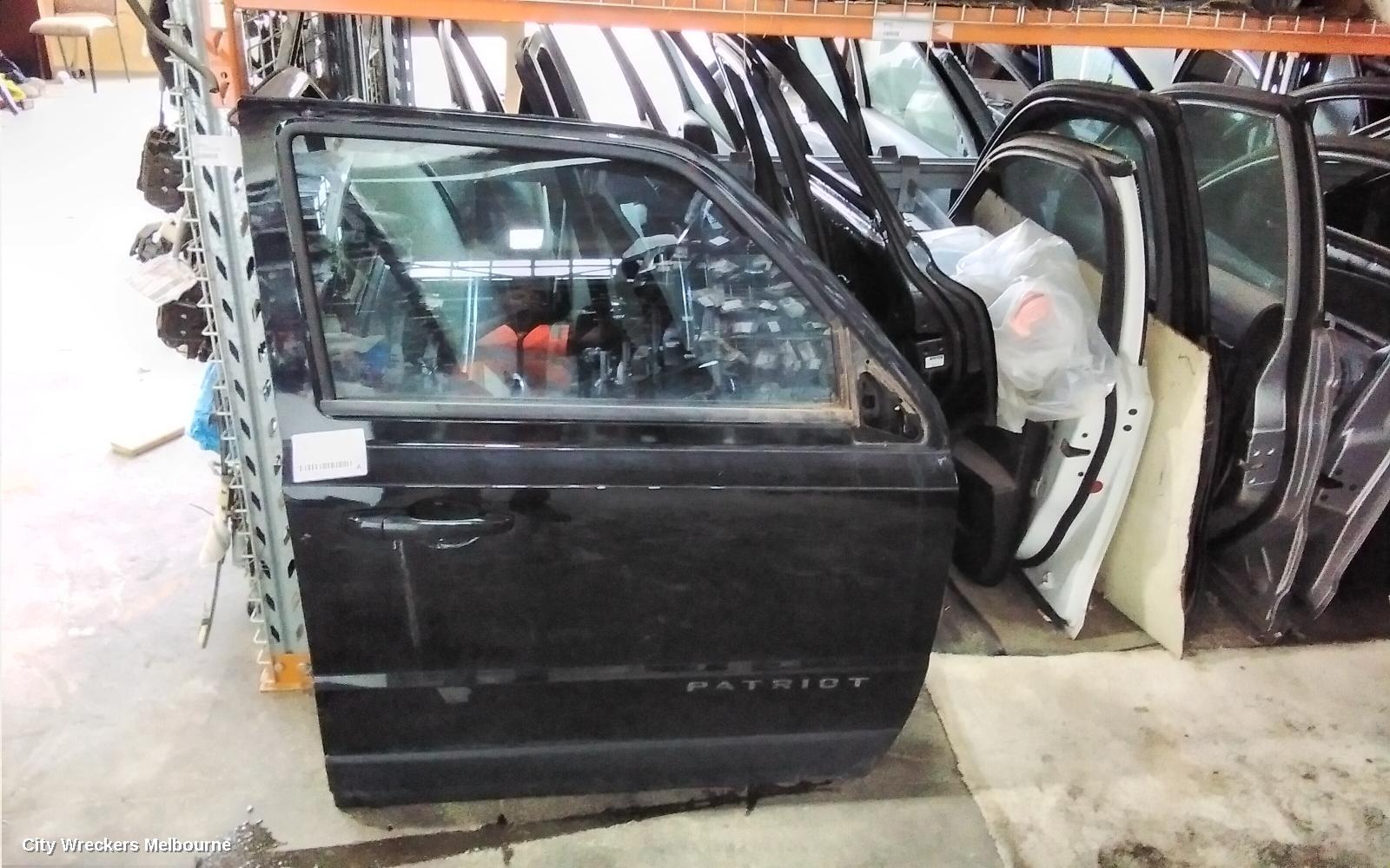JEEP PATRIOT RIGHT FRONT DOOR, MK, LOWER MOULD CLIP IN TYPE, 09/2009 - 12/2016