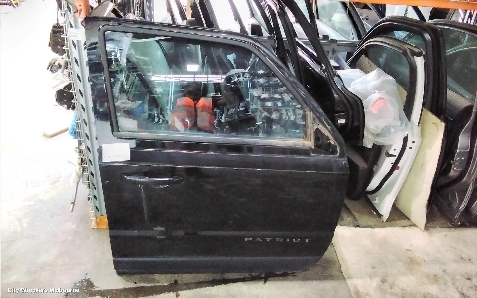 JEEP PATRIOT RIGHT FRONT DOOR, MK, LOWER MOULD CLIP IN TYPE, 09/2009 - 12/2016