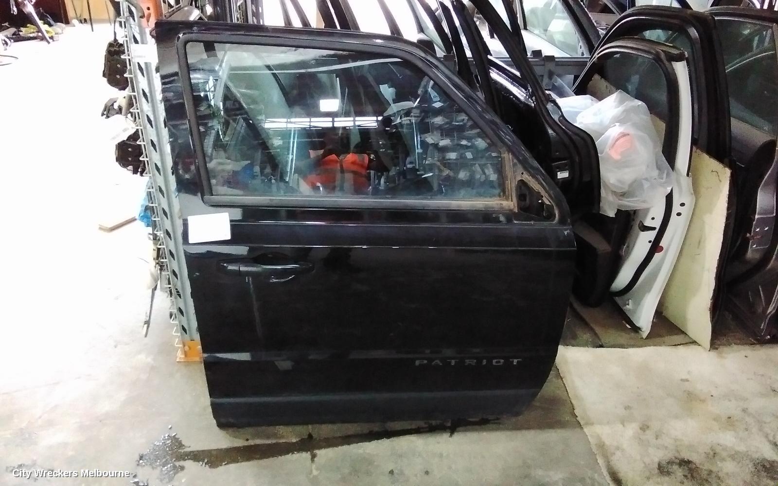 JEEP PATRIOT RIGHT FRONT DOOR, MK, LOWER MOULD CLIP IN TYPE, 09/2009 - 12/2016