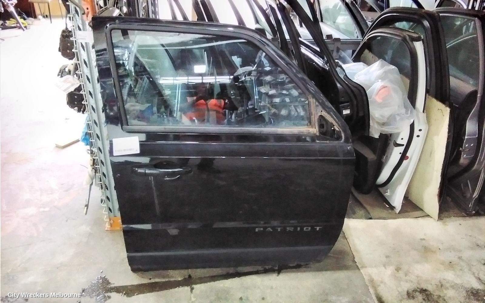 JEEP PATRIOT RIGHT FRONT DOOR, MK, LOWER MOULD CLIP IN TYPE, 09/2009 - 12/2016
