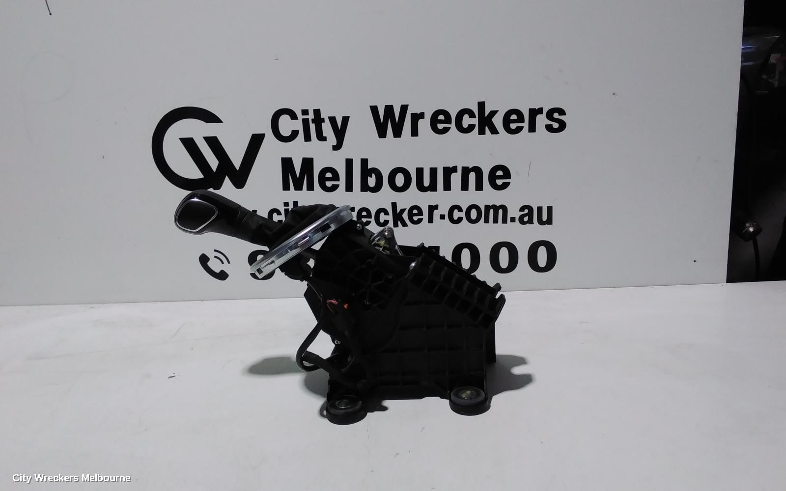 VOLKSWAGEN TRANSPORTER GEAR STICK/SHIFTER, AUTO T/M, T5, 03/2010 - 06/2015