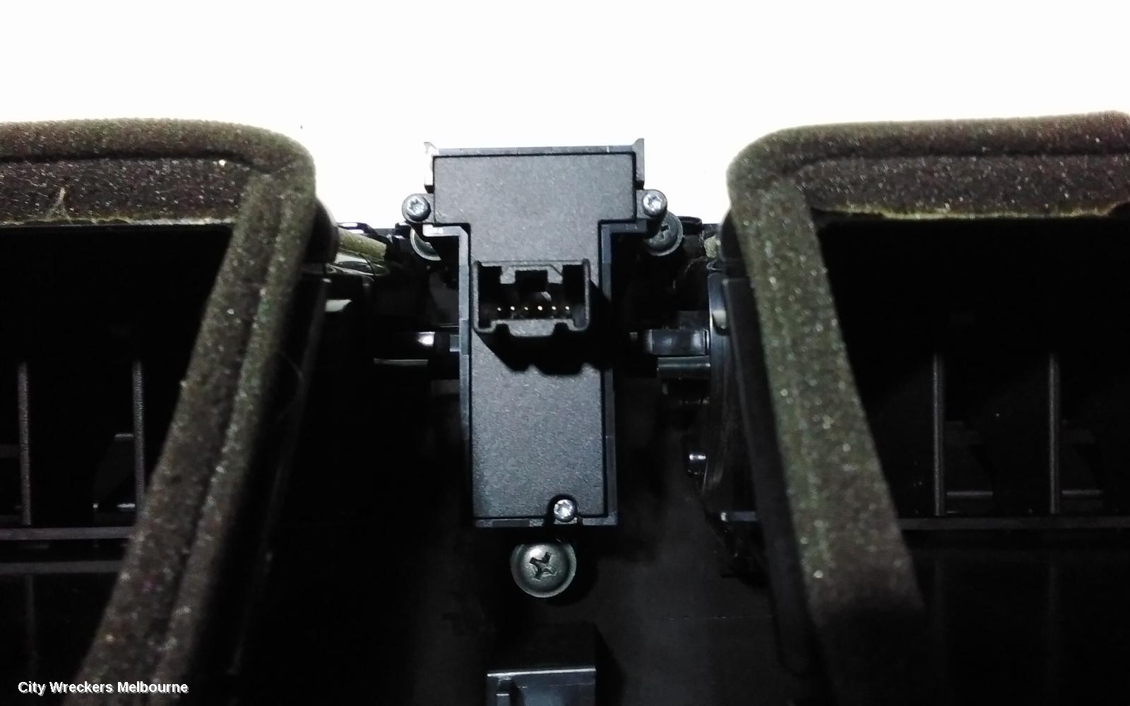 MAZDA 3, BL 04/2009 - 06/2013, CENTRE AIRVENT: 101855