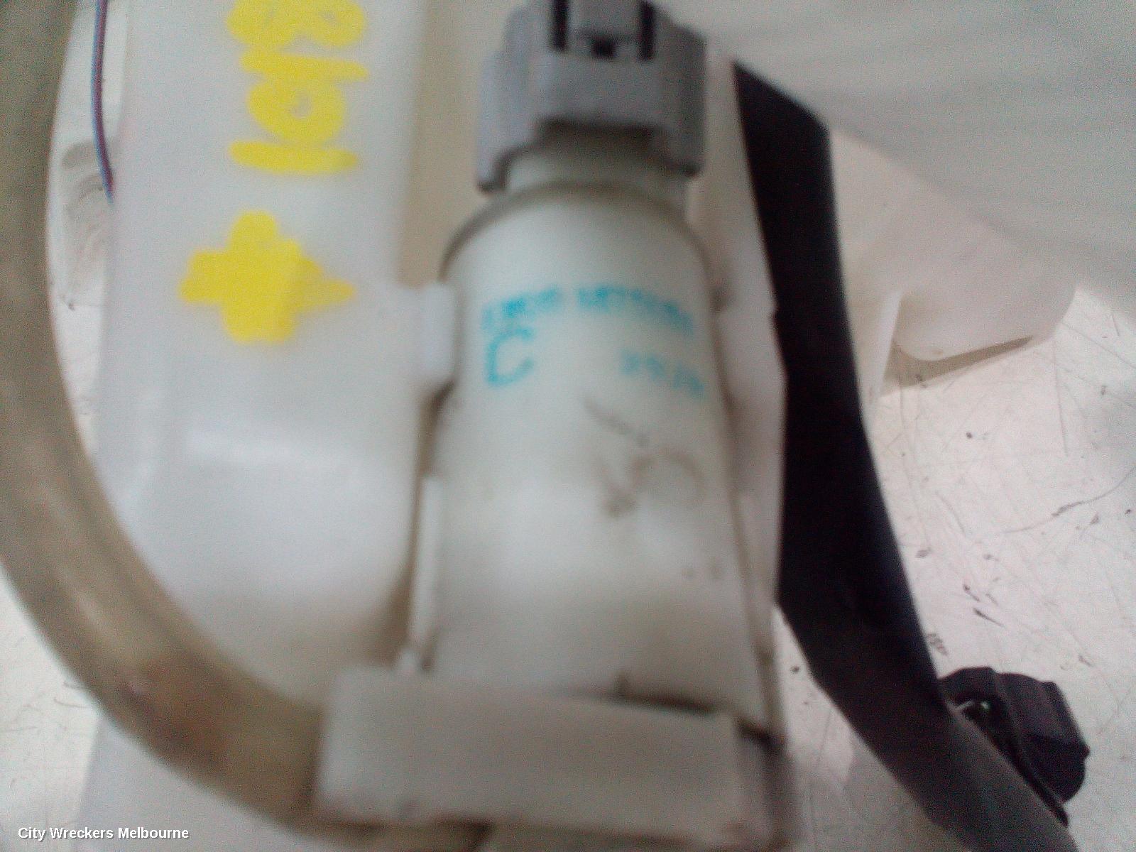 SUZUKI SWIFT WASHER BOTTLE, FZ, NON H/LAMP WASHER (RH SIDE), 08/2010 - 03/2017