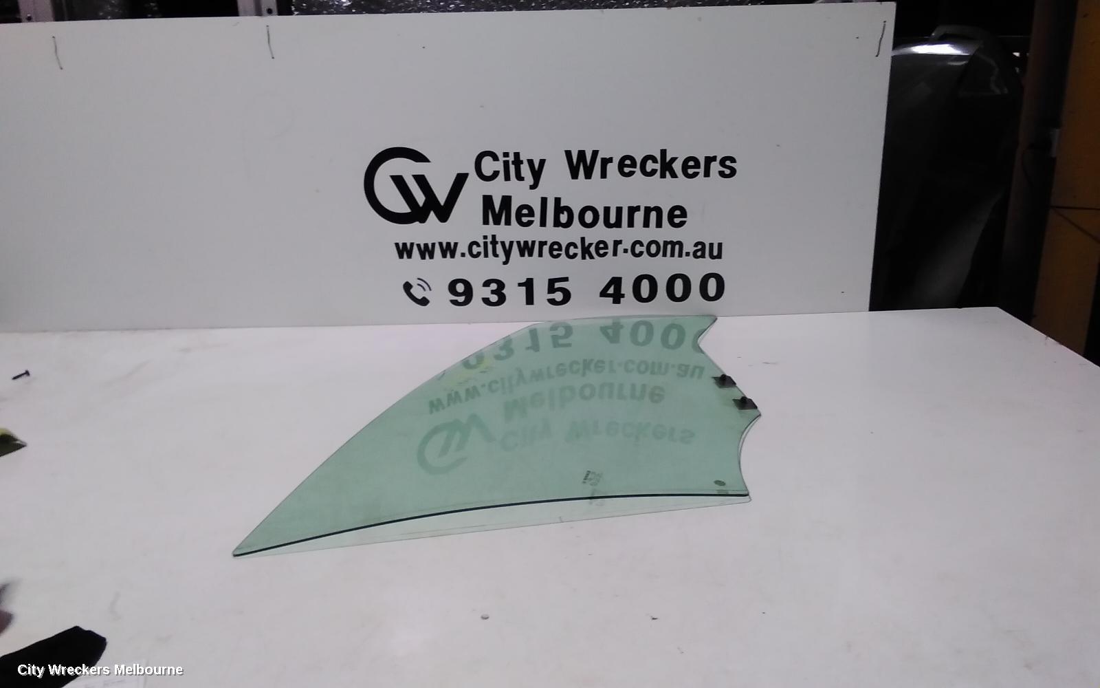 RENAULT CLIO RIGHT FRONT DOOR WINDOW, X98, 09/2013 - 10/2019