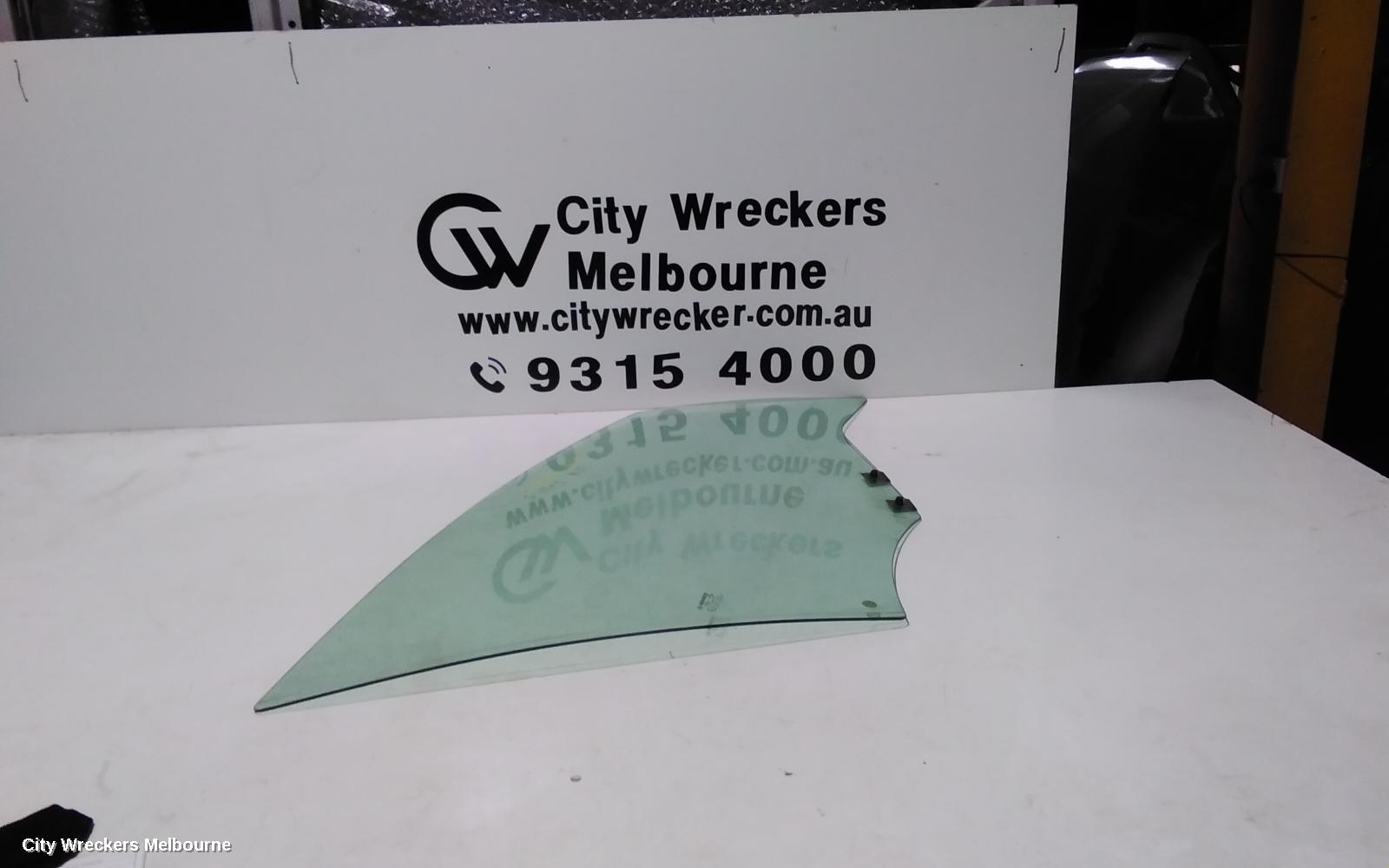 RENAULT CLIO RIGHT FRONT DOOR WINDOW, X98, 09/2013 - 10/2019