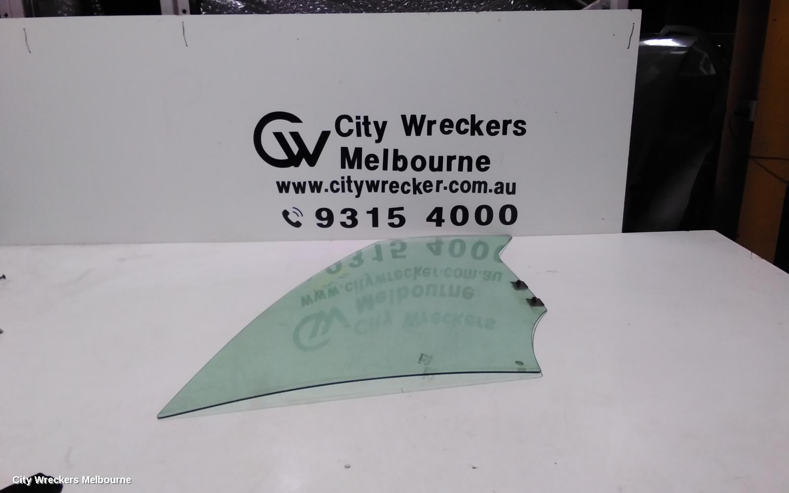 RENAULT CLIO RIGHT FRONT DOOR WINDOW, X98, 09/2013 - 10/2019