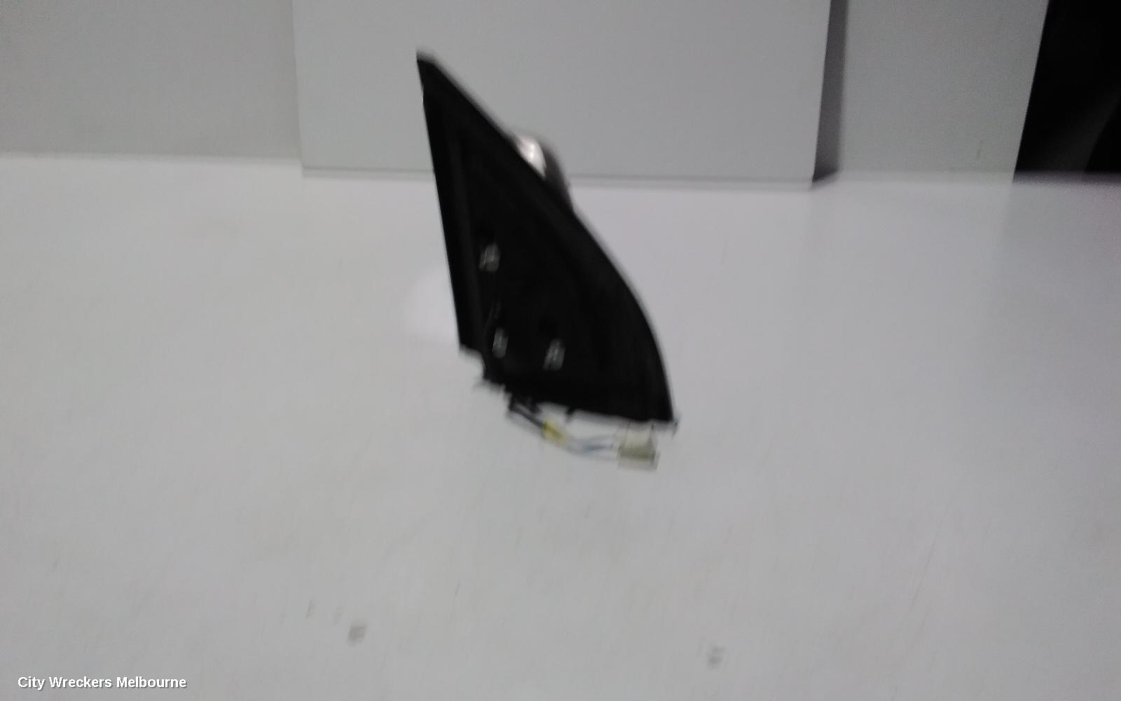 NISSAN XTRAIL LEFT DOOR MIRROR, T30, 3 WIRE TYPE, 10/2001 - 09/2007