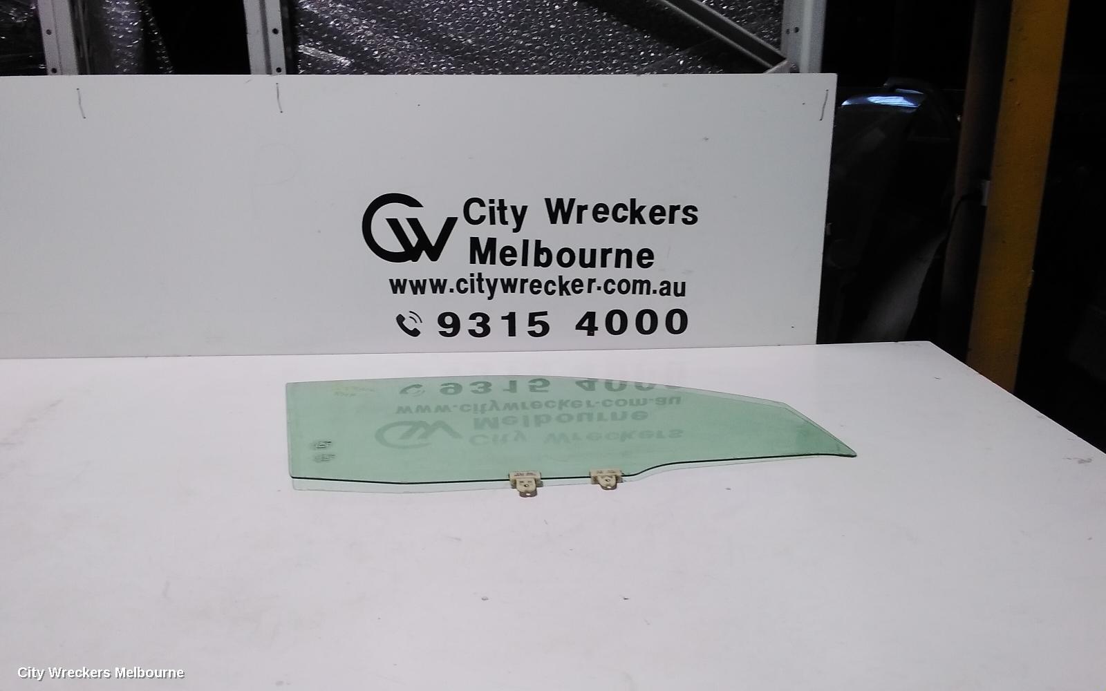 NISSAN XTRAIL RIGHT FRONT DOOR WINDOW, T30, 10/2001 - 09/2007