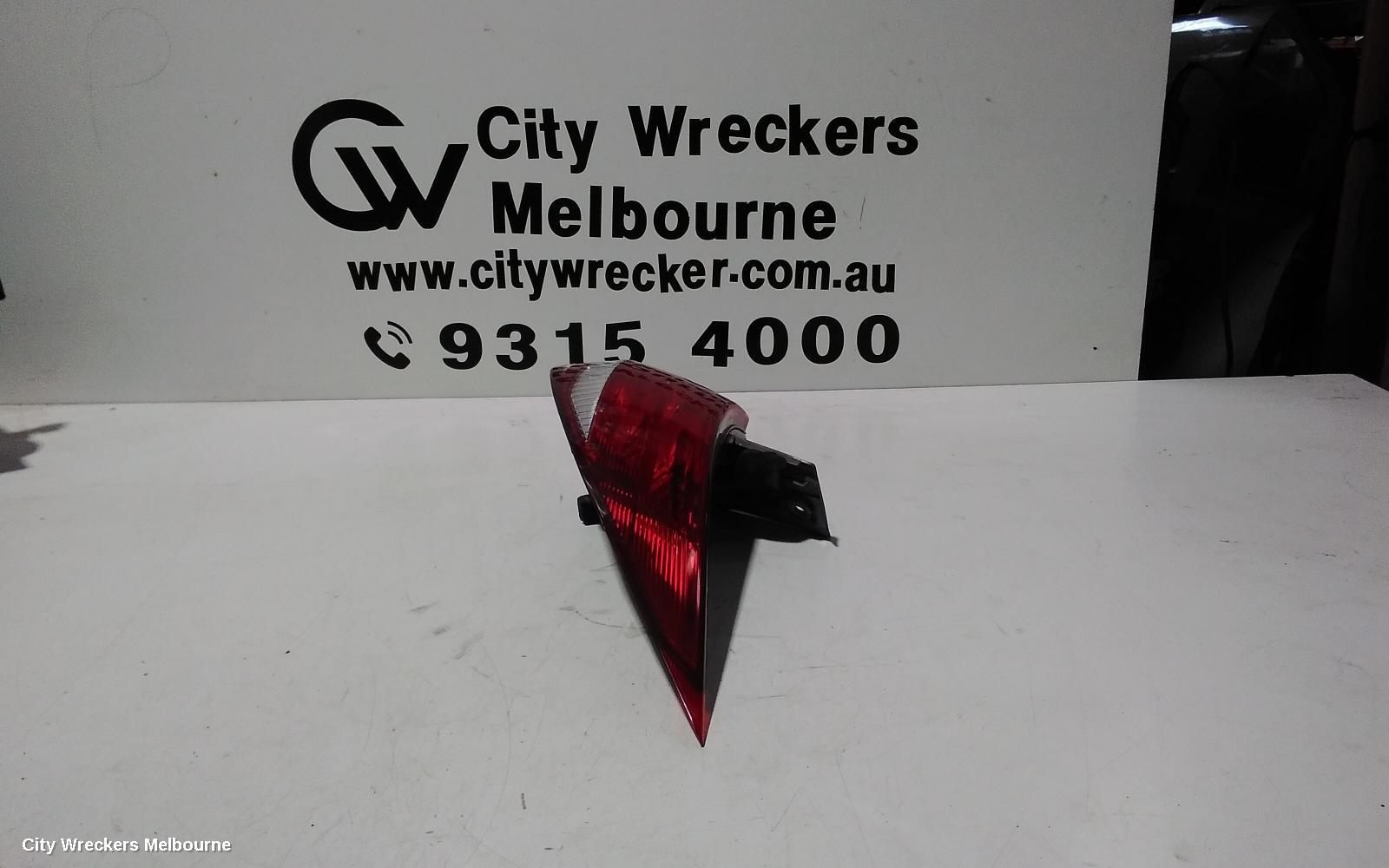 TOYOTA TARAGO RIGHT TAILLIGHT, ACR50R, 03/2006 - 12/2008