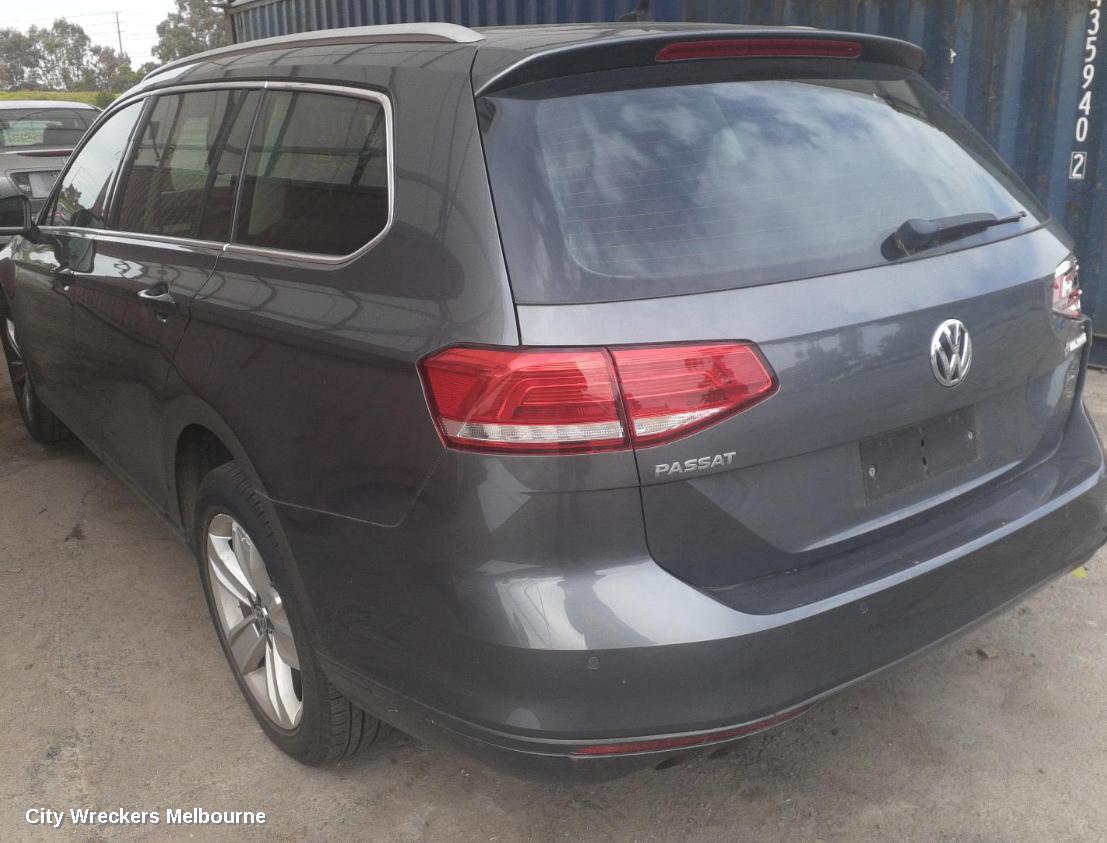 VOLKSWAGEN PASSAT RIGHT HEADLAMP, B8/MK7, HALOGEN TYPE, 06/2015 - 10/2019