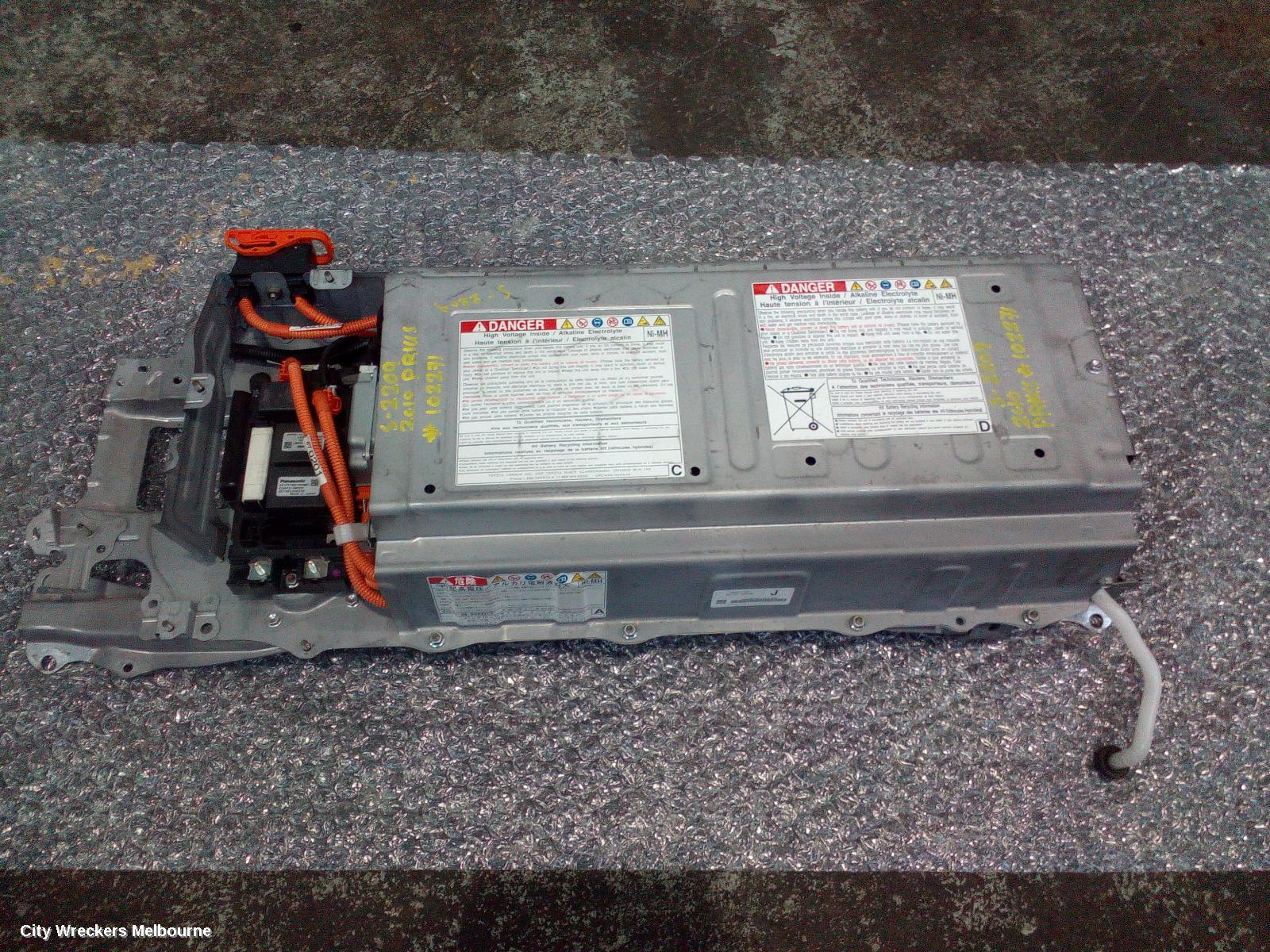 TOYOTA PRIUS BATTERY, 12 VOLT BATTERY (LOCATED IN RIGHT REAR QUARTER), NHW20R-ZVW30R, 10/2003 - 12/2015