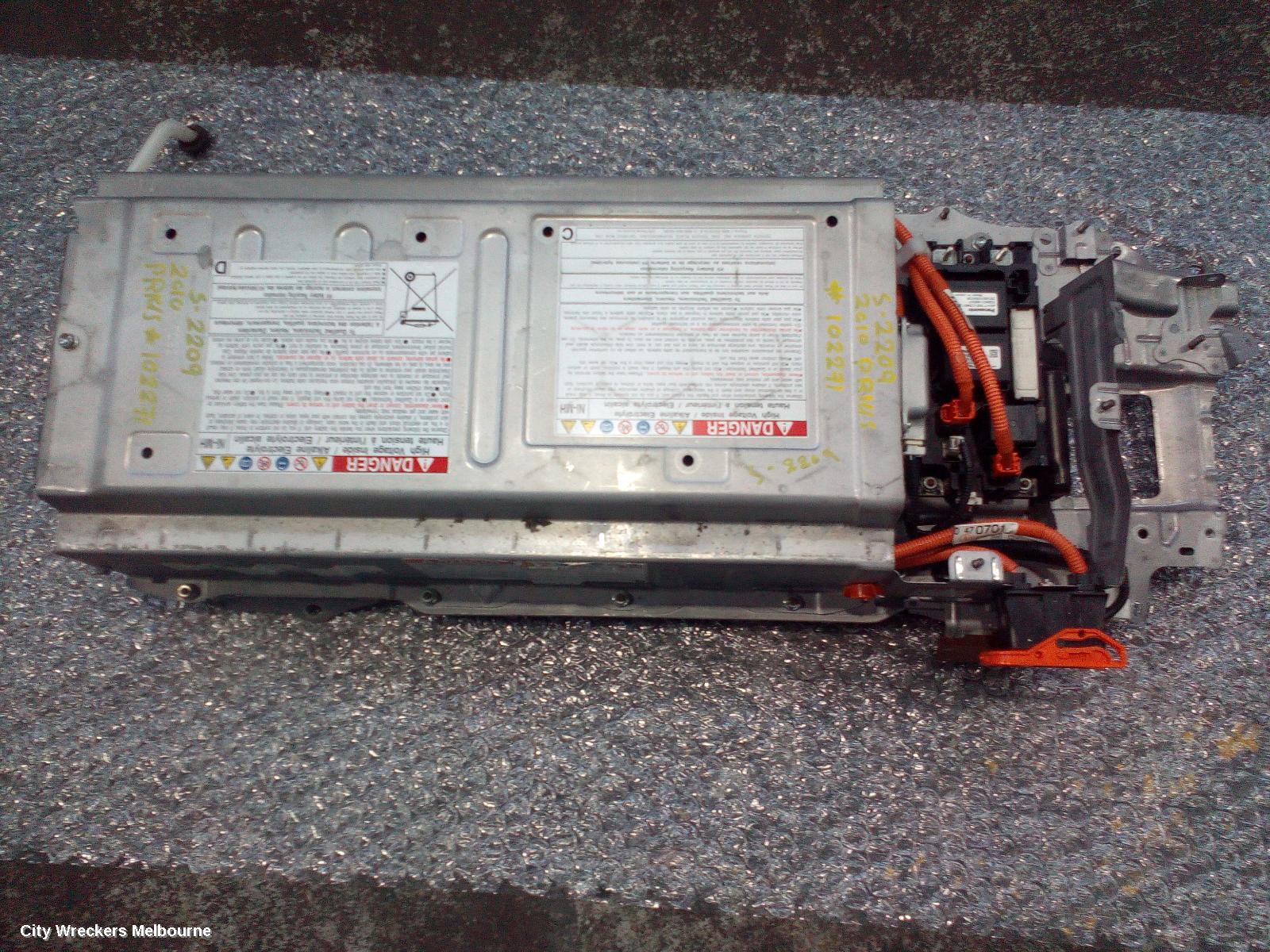 TOYOTA PRIUS BATTERY, 12 VOLT BATTERY (LOCATED IN RIGHT REAR QUARTER), NHW20R-ZVW30R, 10/2003 - 12/2015