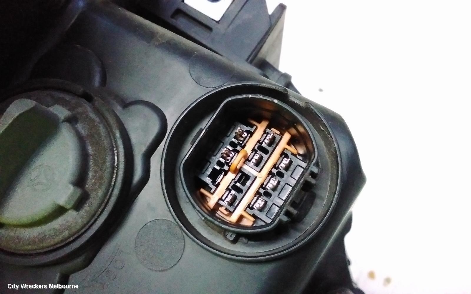 HYUNDAI IX35 RIGHT HEADLAMP, LM SERIES, KOREAN BUILT (VIN KMHJ), LED AT BOTTOM TYPE, 09/2013 - 01/2016