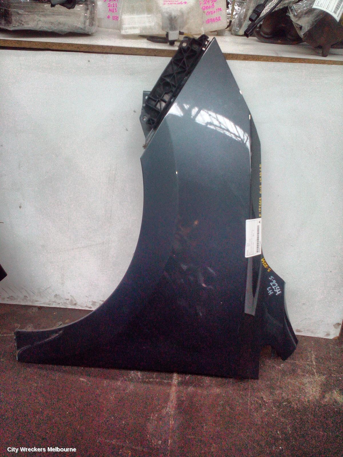 HYUNDAI IX35 LEFT GUARD, LM SERIES, NON FLASHER TYPE, 11/2009 - 01/2016