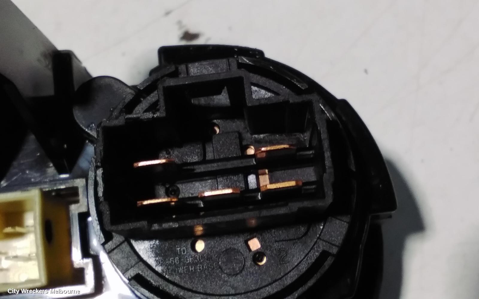 HYUNDAI IX35 HEATER/AC CONTROLS, LM SERIES, STANDARD TYPE (2 BUTTONS ON TOP), 11/2009 - 09/2013