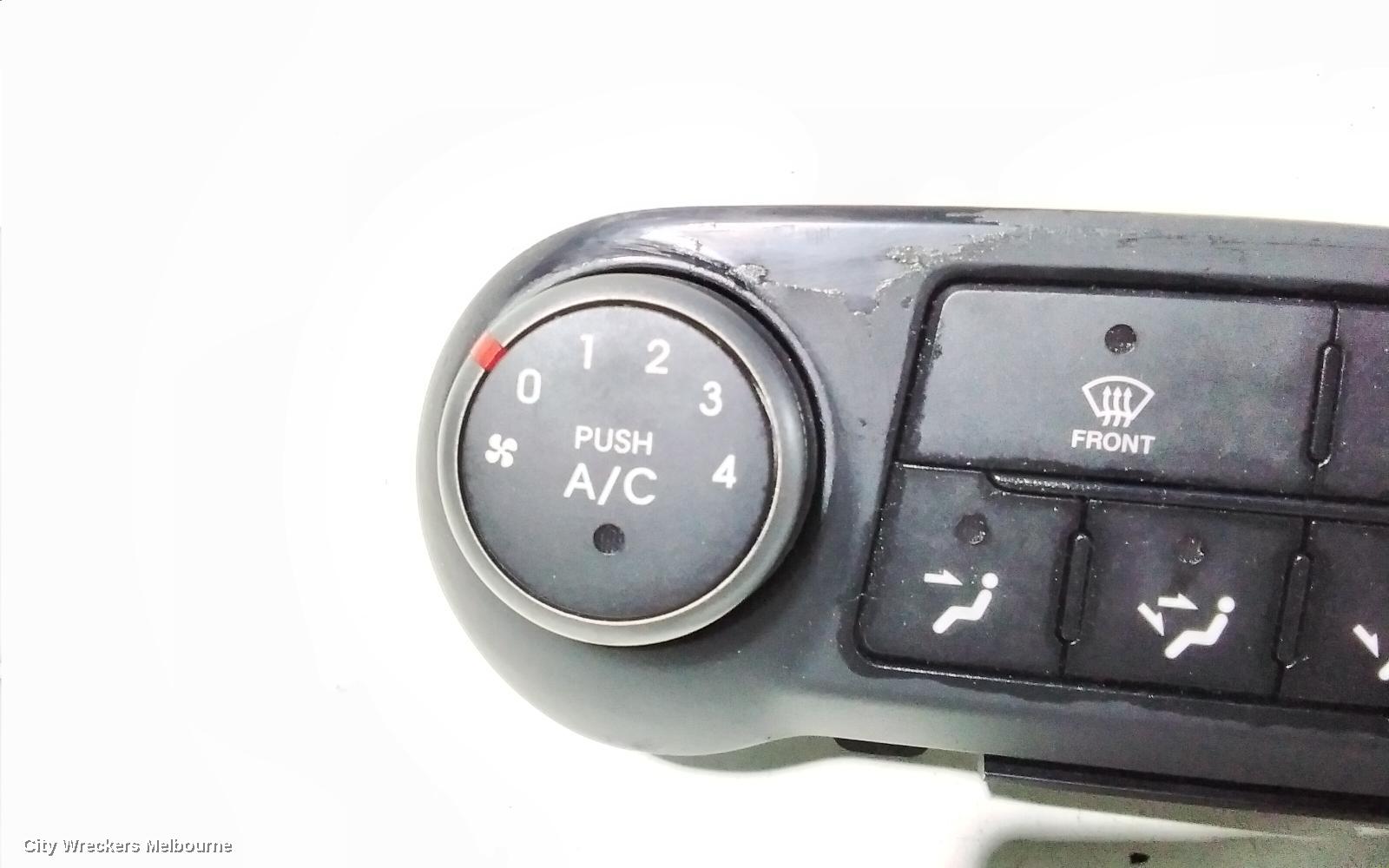 HYUNDAI IX35 HEATER/AC CONTROLS, LM SERIES, STANDARD TYPE (2 BUTTONS ON TOP), 11/2009 - 09/2013