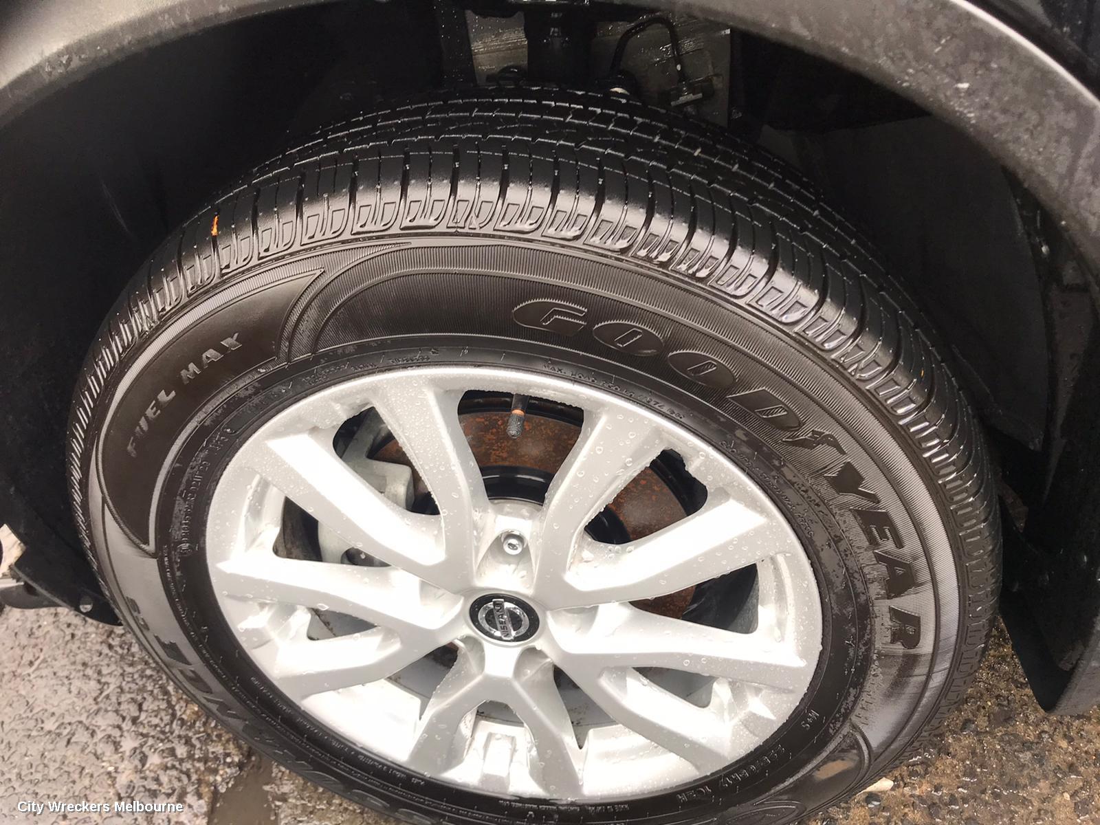 NISSAN XTRAIL LEFT FRONT DOOR, T32, 02/2014 ONWARDS