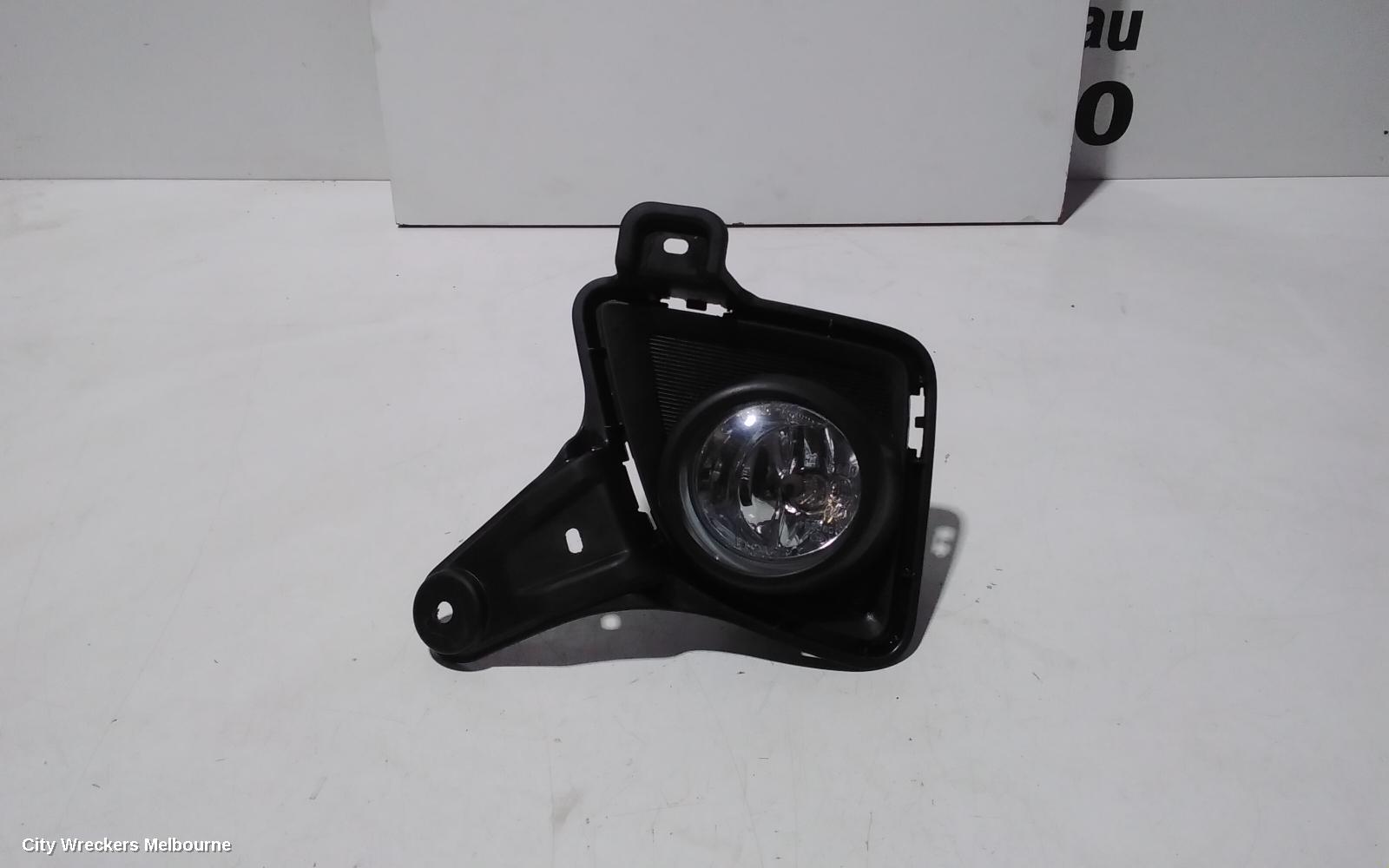 TOYOTA HIACE RIGHT INDICATOR/FOG/SIDE, BUMPER FOGLAMP, TRH/KDH, 03/2005 - 04/2019