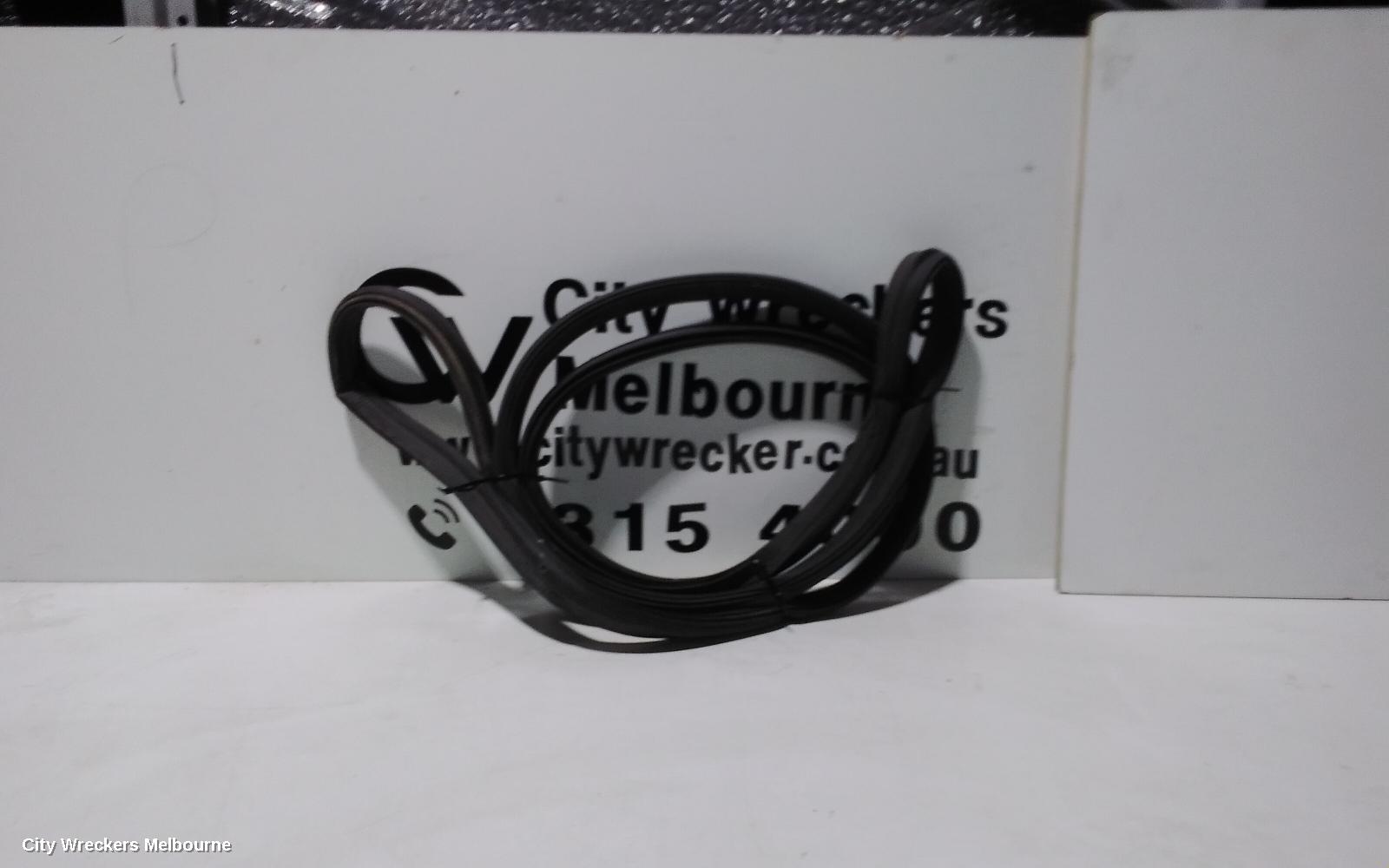 VOLKSWAGEN CADDY DOOR MOULD, RHR SLIDING DOOR SEAL: 102324, 2K MY11 12/2010 - 11/2015