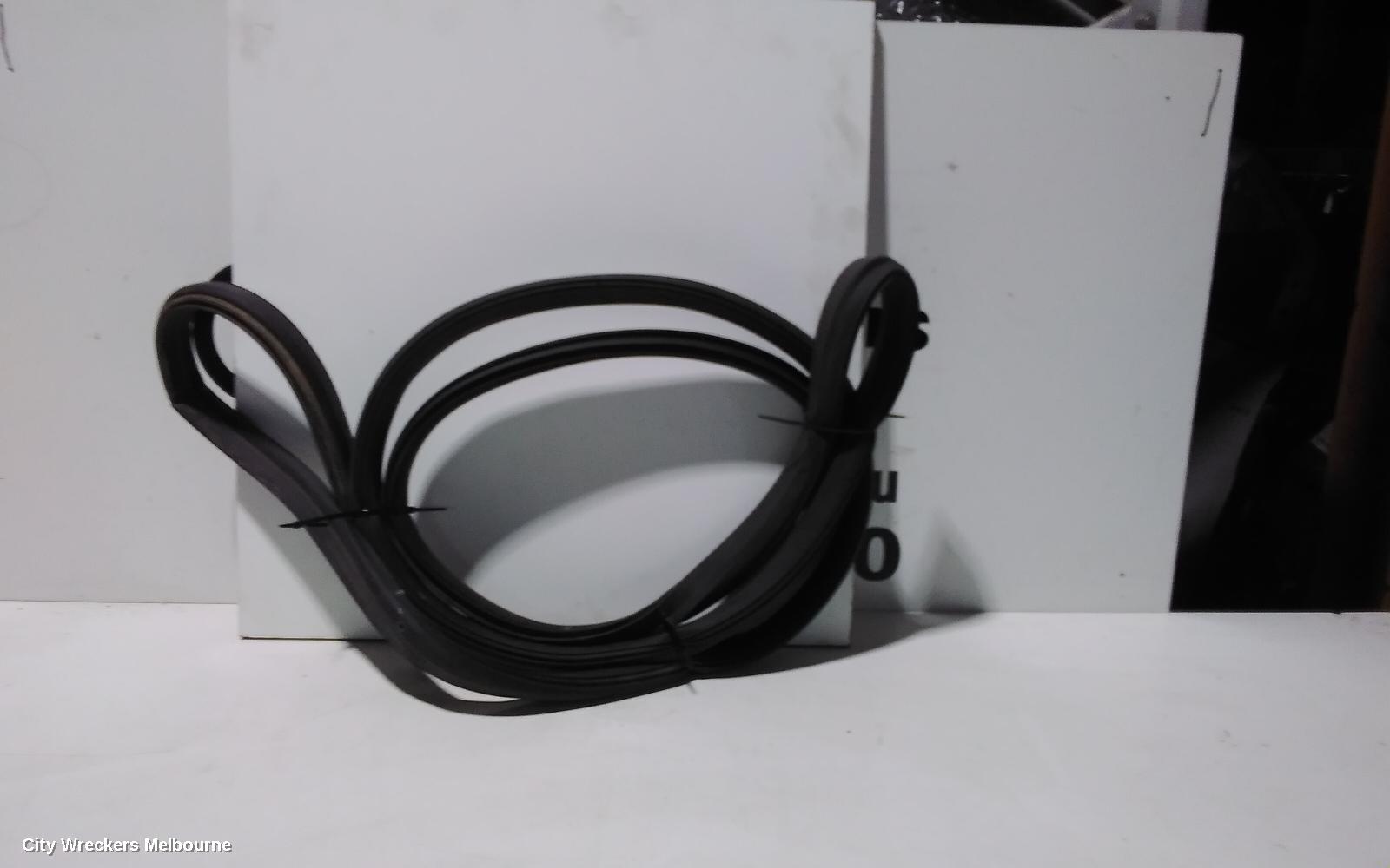 VOLKSWAGEN CADDY DOOR MOULD, RHR SLIDING DOOR SEAL: 102324, 2K MY11 12/2010 - 11/2015