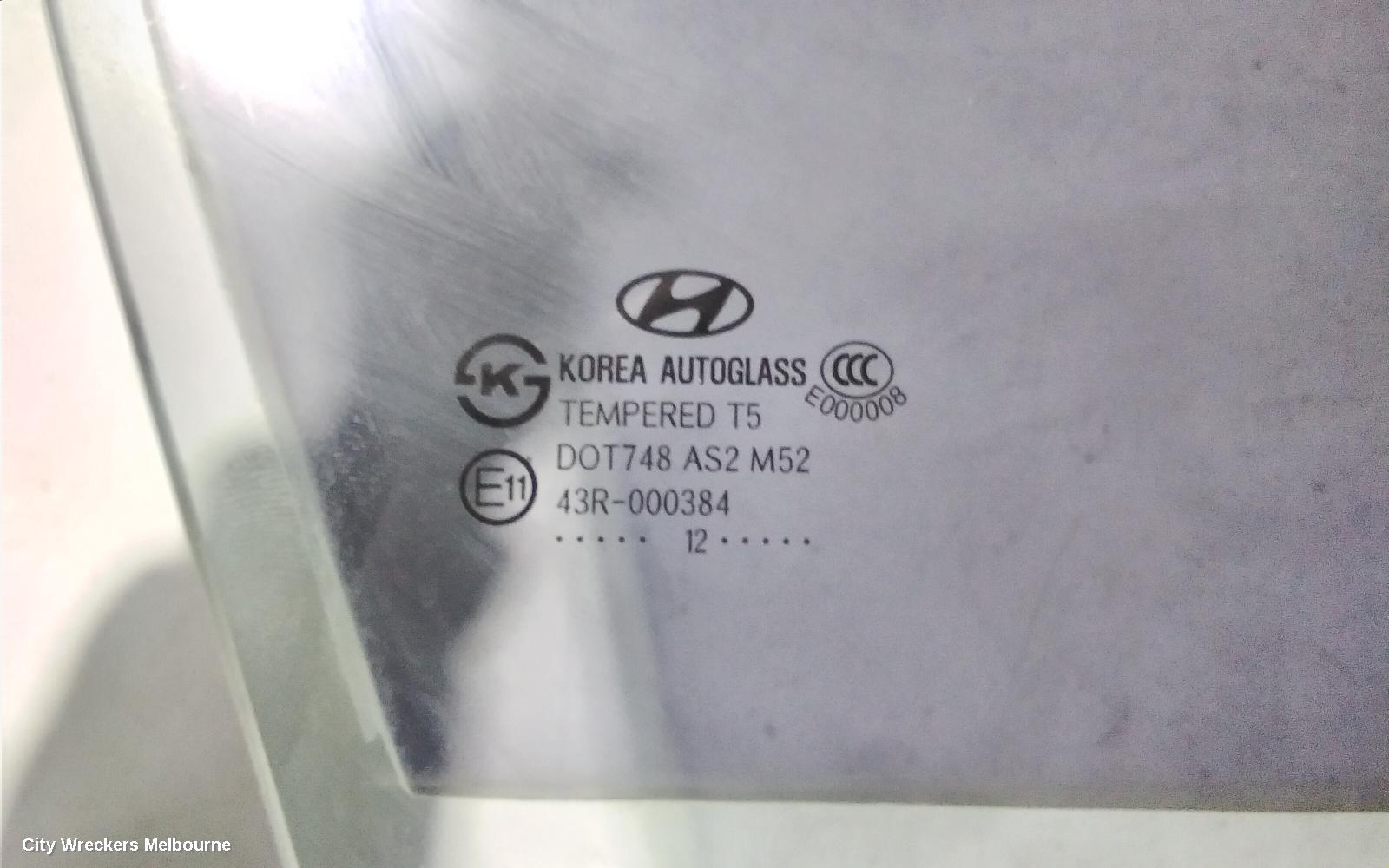 HYUNDAI I45 RIGHT FRONT DOOR WINDOW, YF, 02/2010 - 04/2014