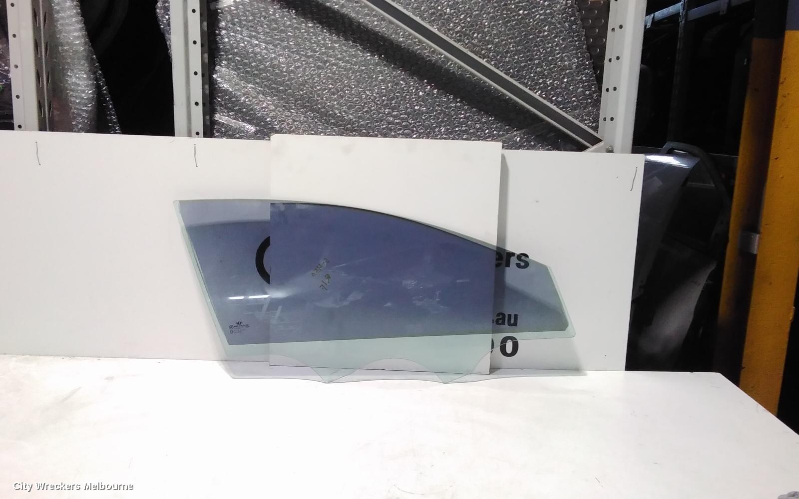 HYUNDAI I45 RIGHT FRONT DOOR WINDOW, YF, 02/2010 - 04/2014