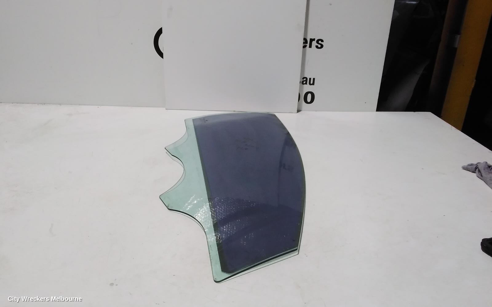 HYUNDAI I45 RIGHT FRONT DOOR WINDOW, YF, 02/2010 - 04/2014